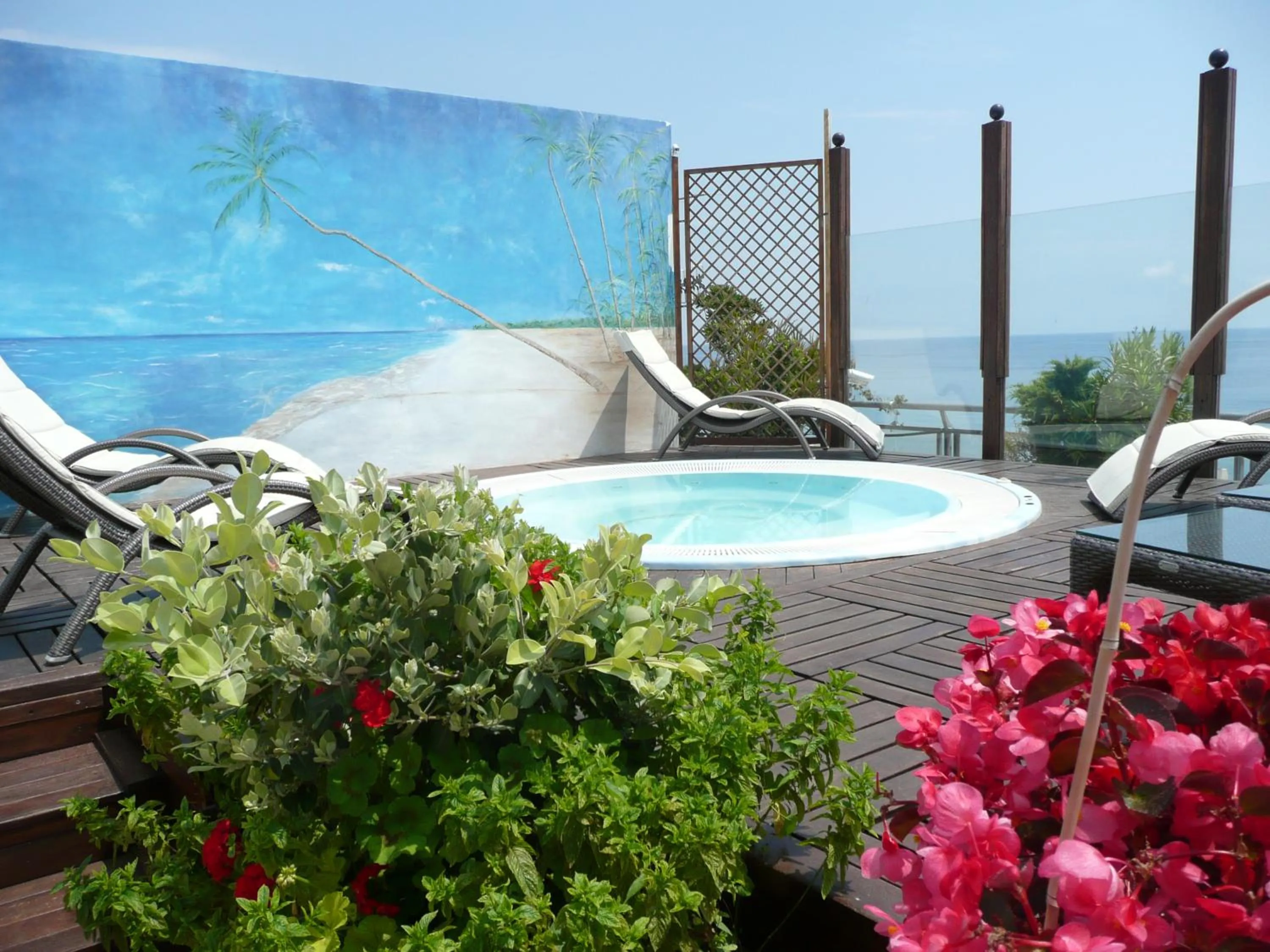 Hot Tub in Hotel Regina