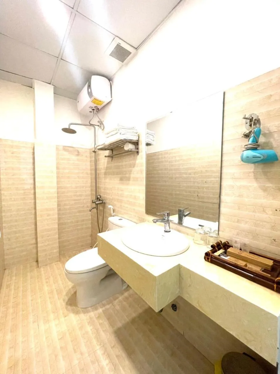 Shower in Hotel Phuong Nghi