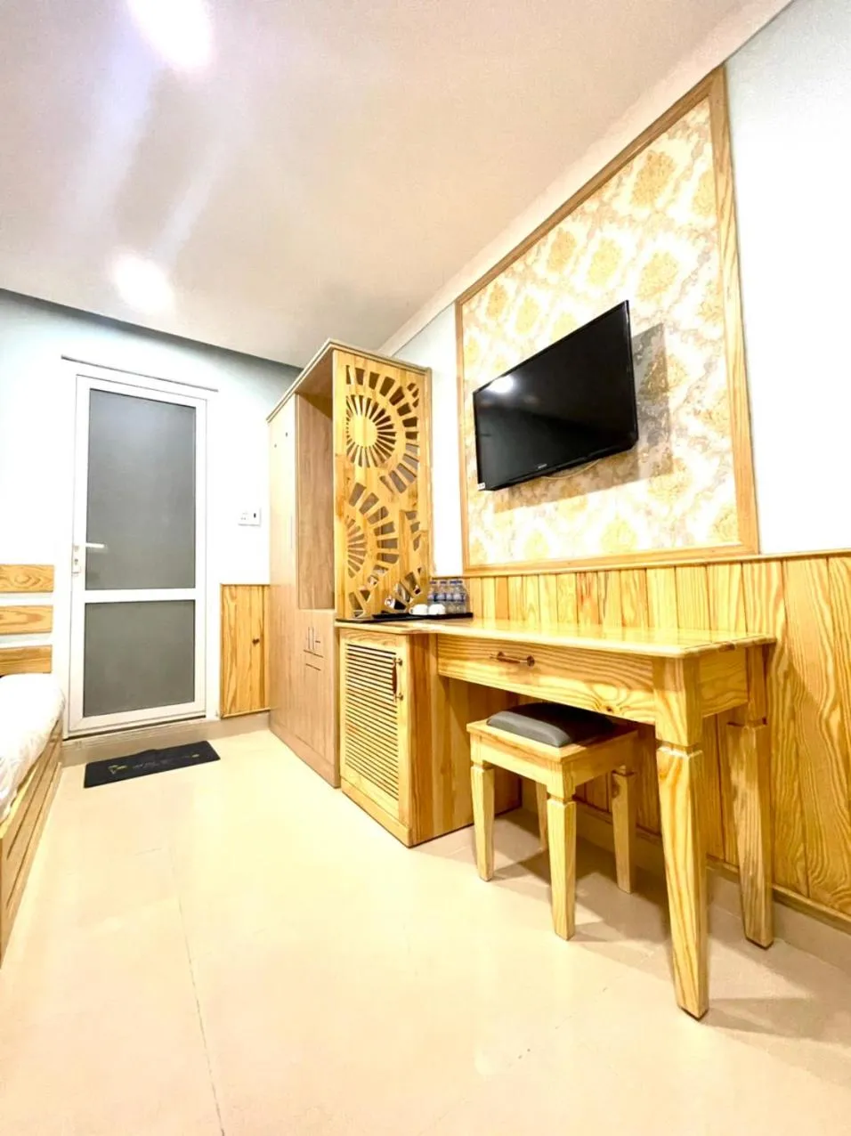 Communal lounge/ TV room in Hotel Phuong Nghi