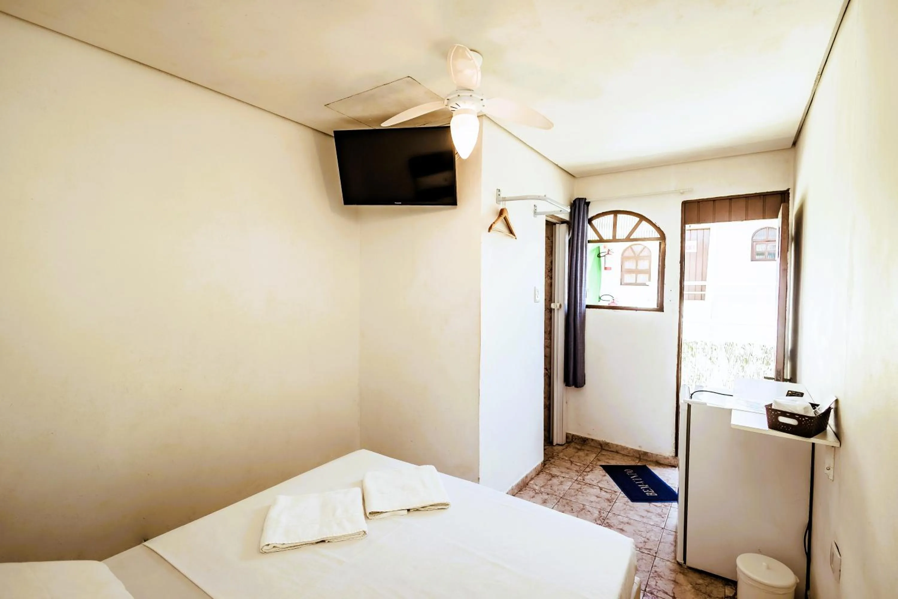 Bedroom, Bed in Pousada Peruibe 455