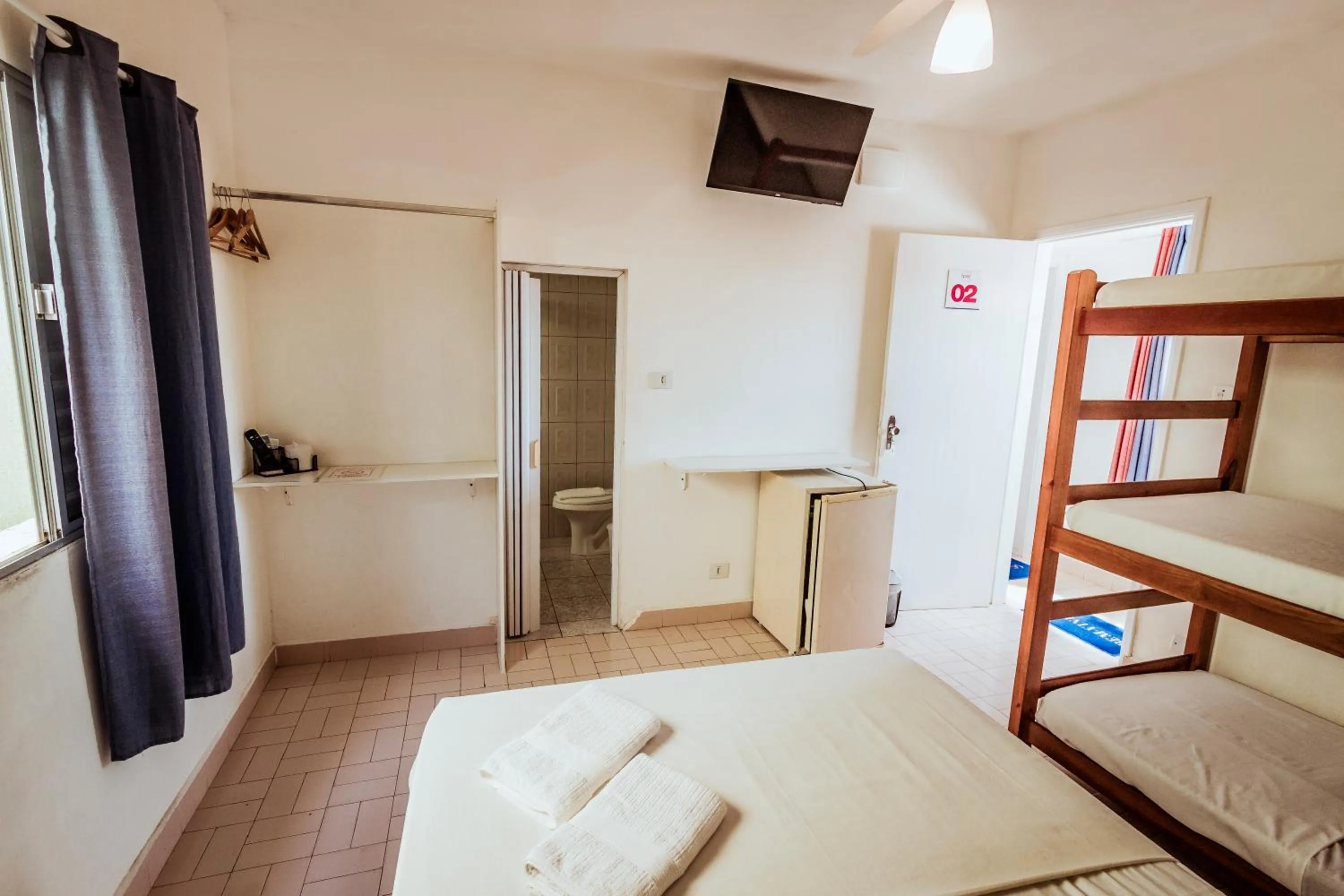 minibar, Bed in Pousada Peruibe 455