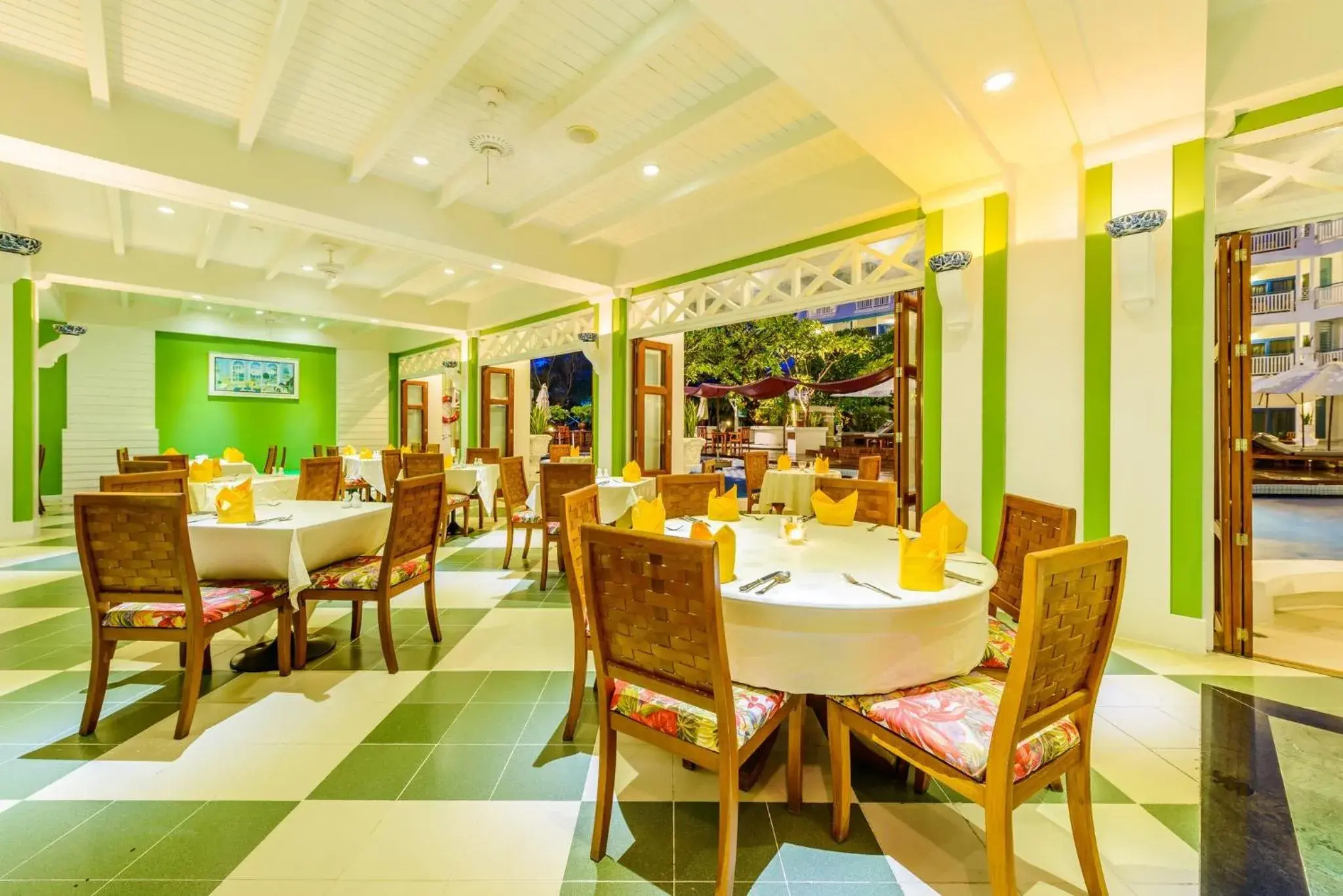 Restaurant/places to eat in Andaman Seaview, Karon Beach - SHA Plus Restaurant/places to eat in Andaman Seaview, Karon Beach - SHA Plus