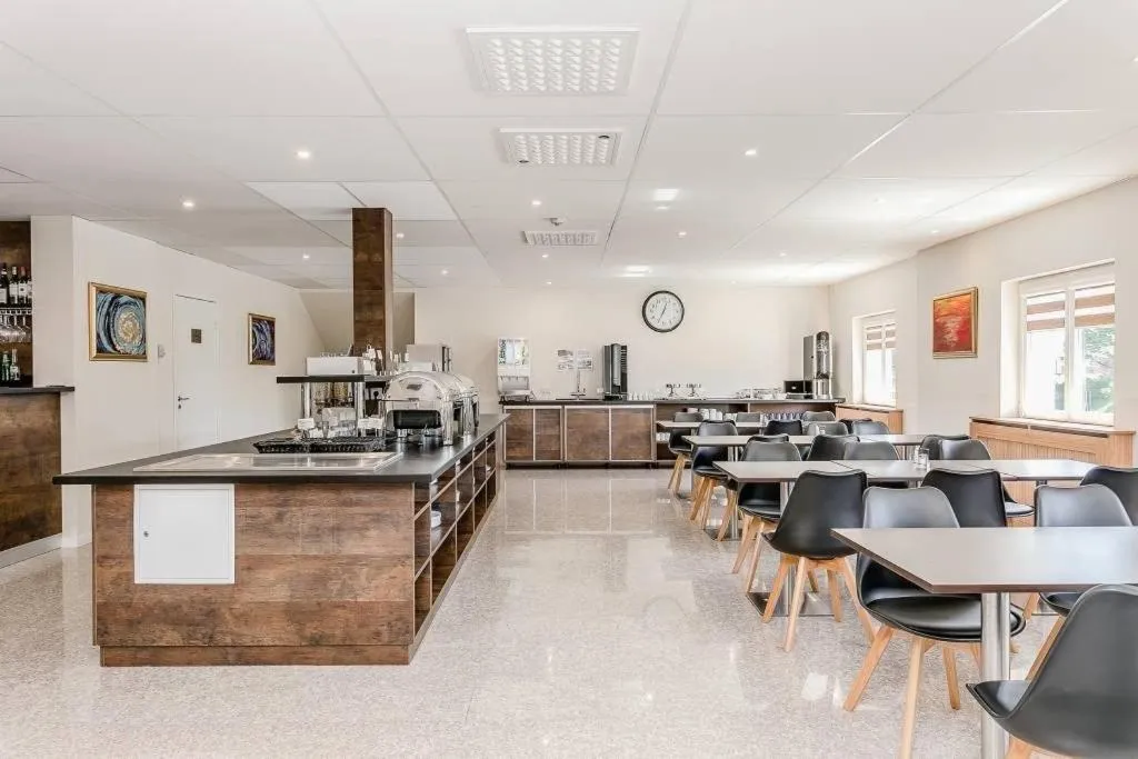 Restaurant/places to eat in Hotell Nova