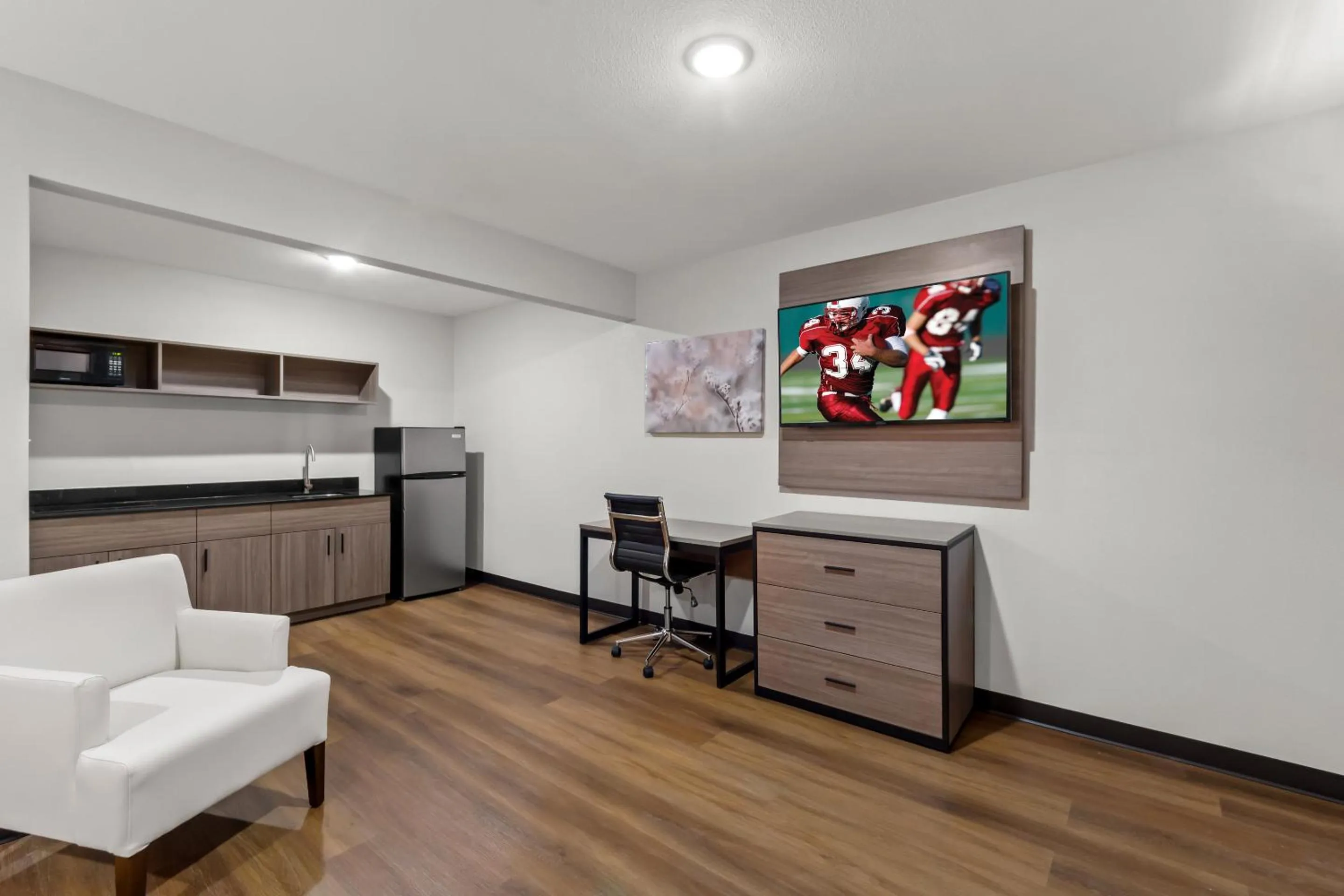 Bedroom in Red Roof Inn Del Rio