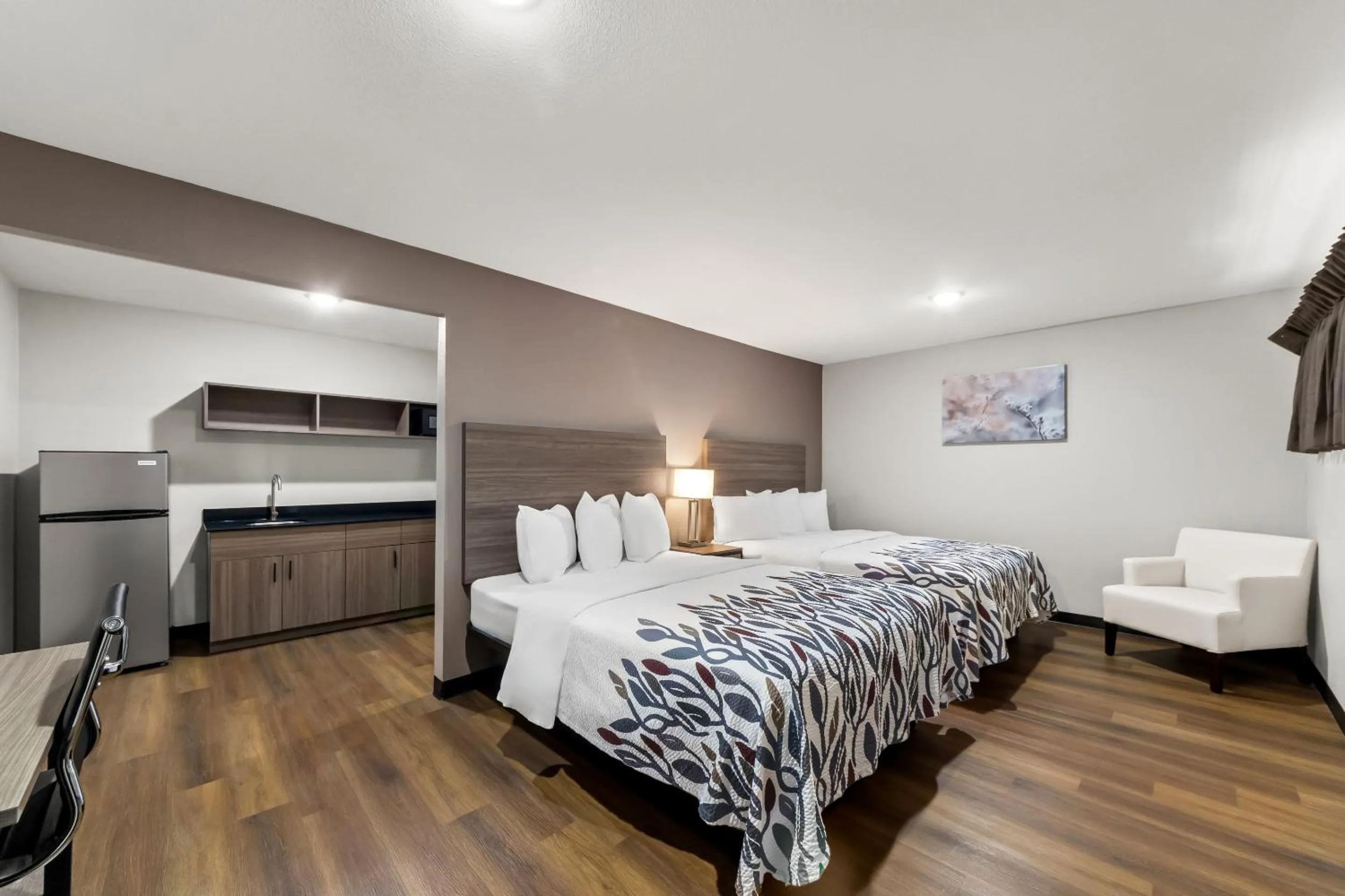 Photo of the whole room, Bed in Red Roof Inn Del Rio