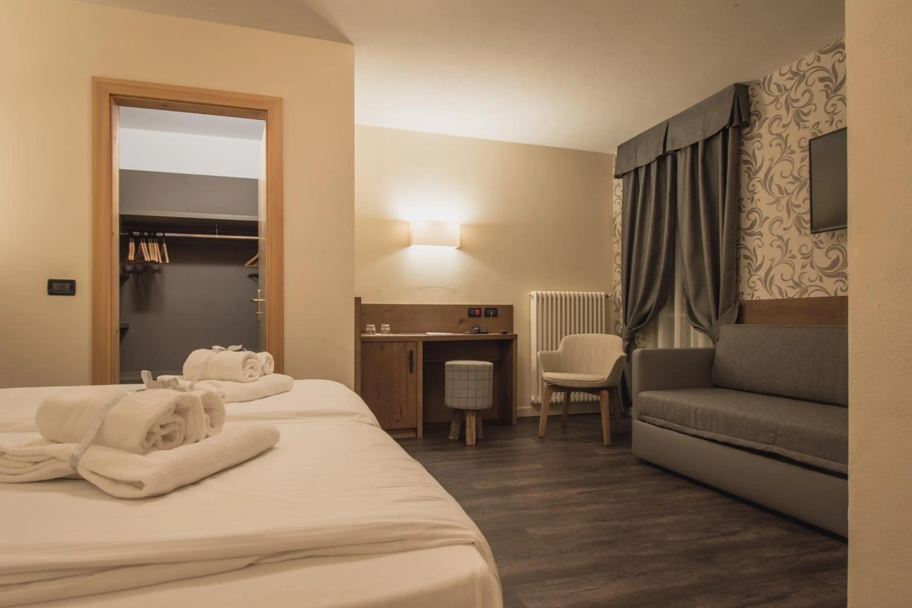 Living room, Bed in X Alp Hotel