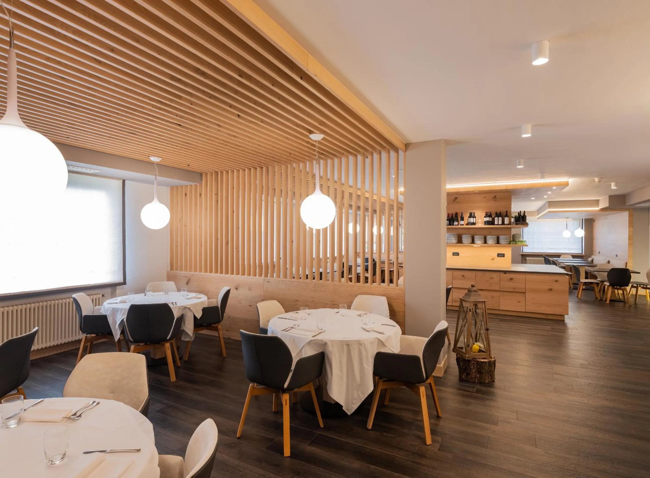 Restaurant/places to eat in X Alp Hotel