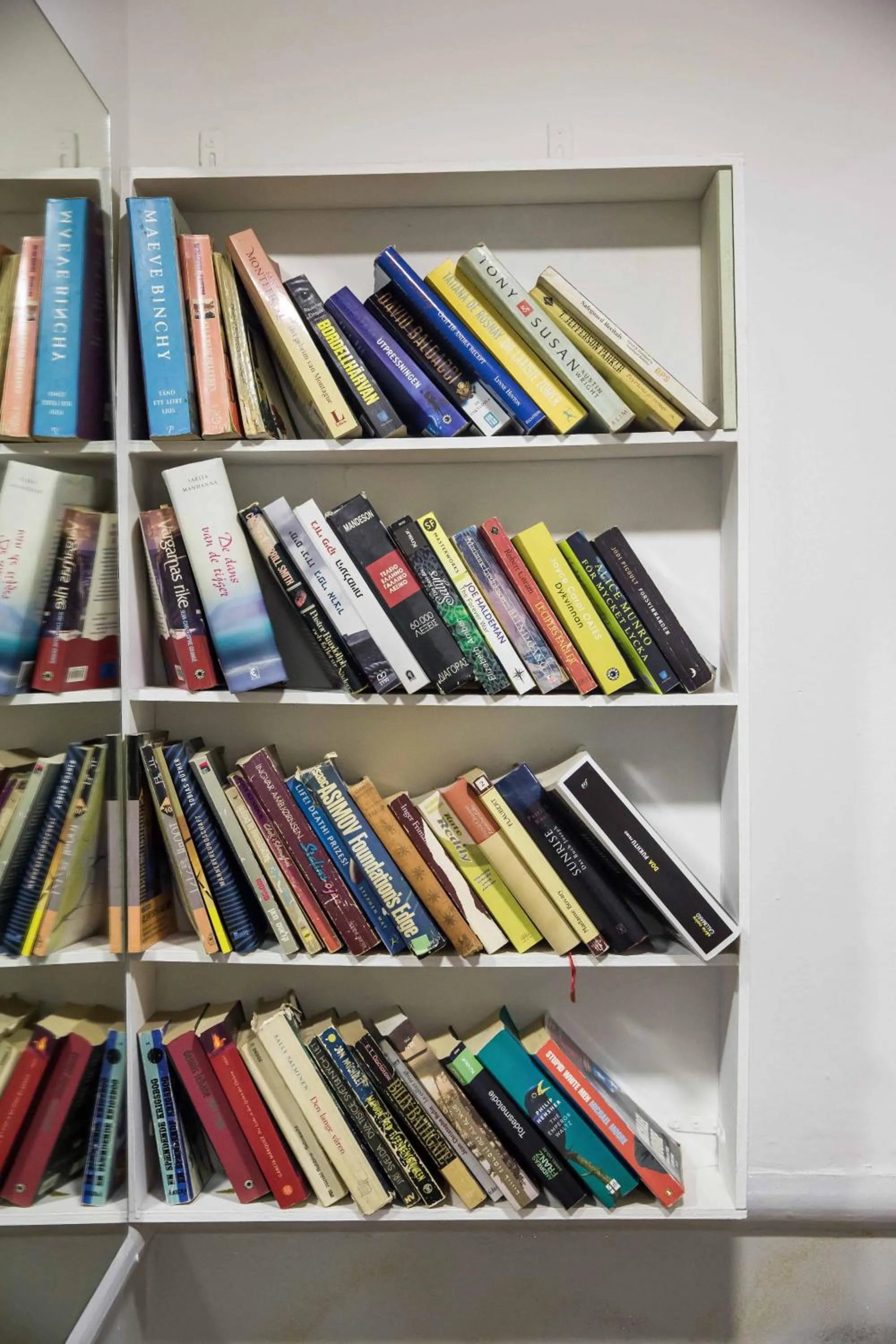 Library in Tempi Hotel