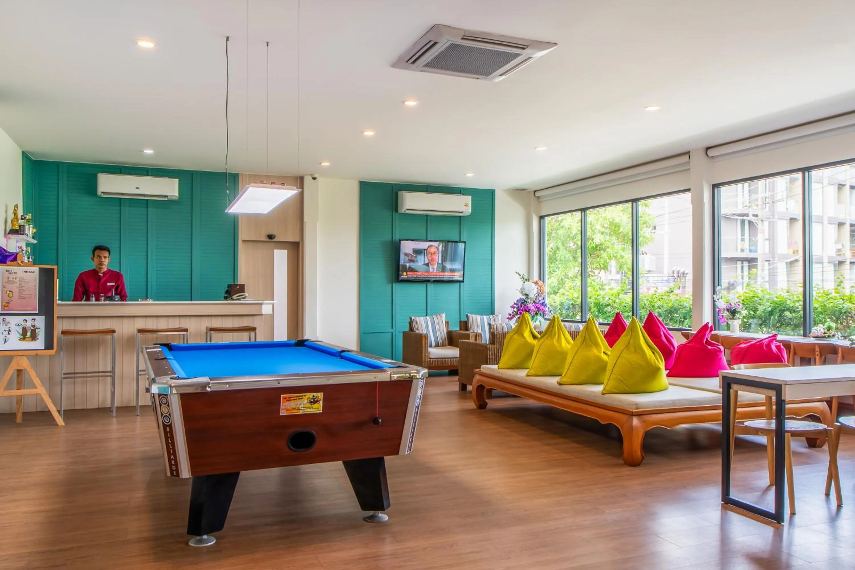 Lounge or bar in Best Western Phuket Ocean Resort