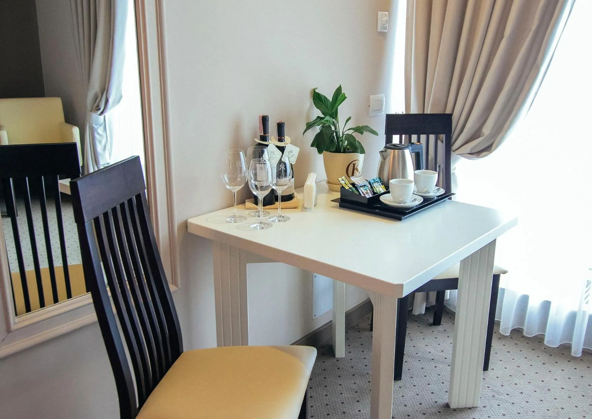 Coffee/tea facilities in Continental Hotel