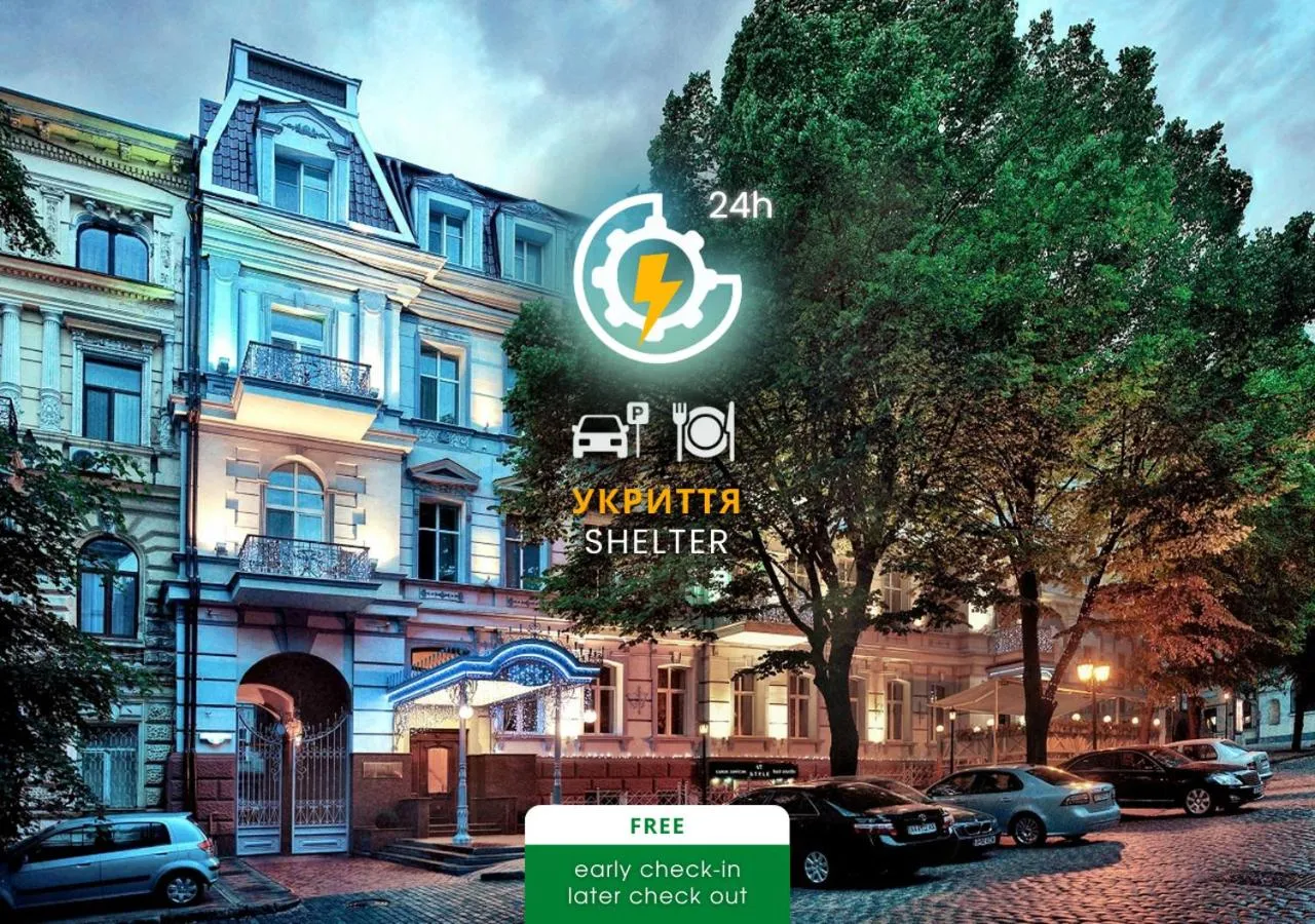 Facade/entrance in Continental Hotel