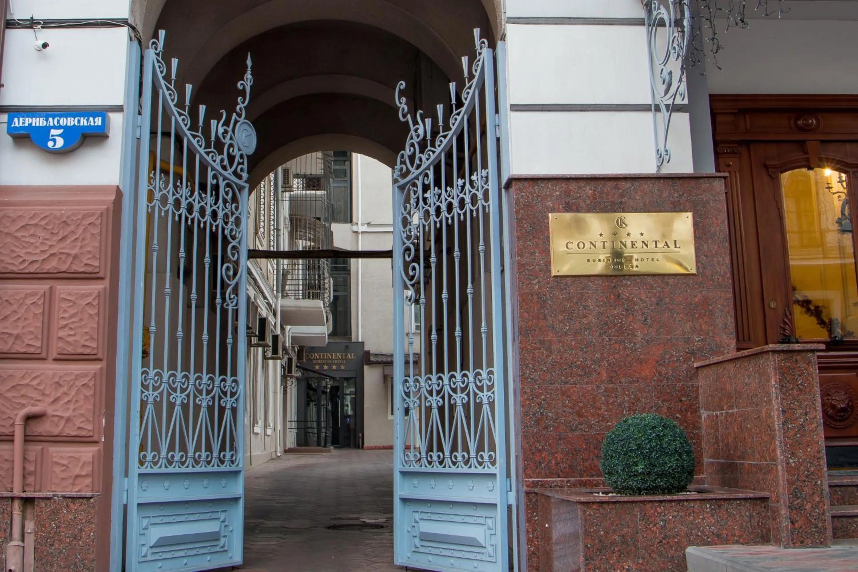 Facade/entrance in Continental Hotel