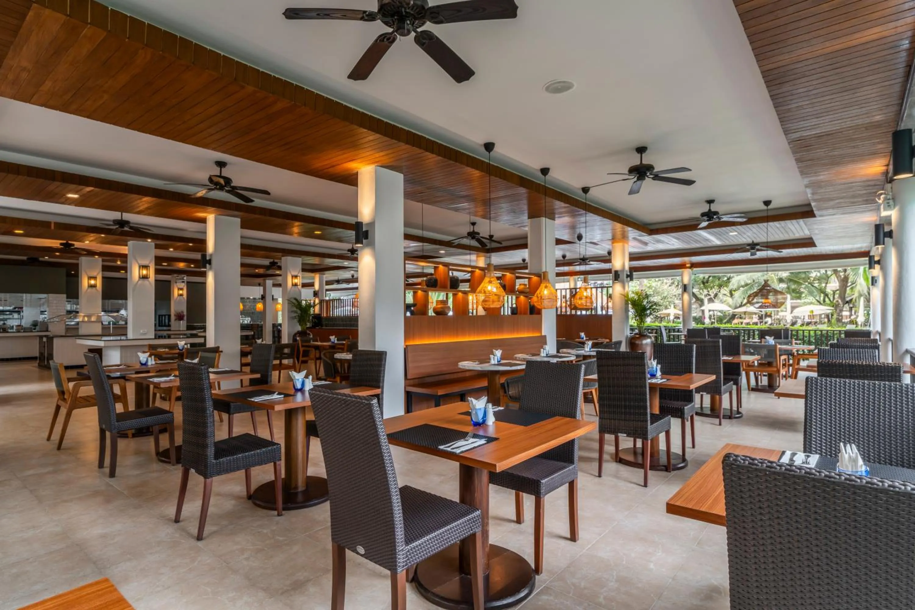 Restaurant/places to eat in Sunprime Kamala Beach