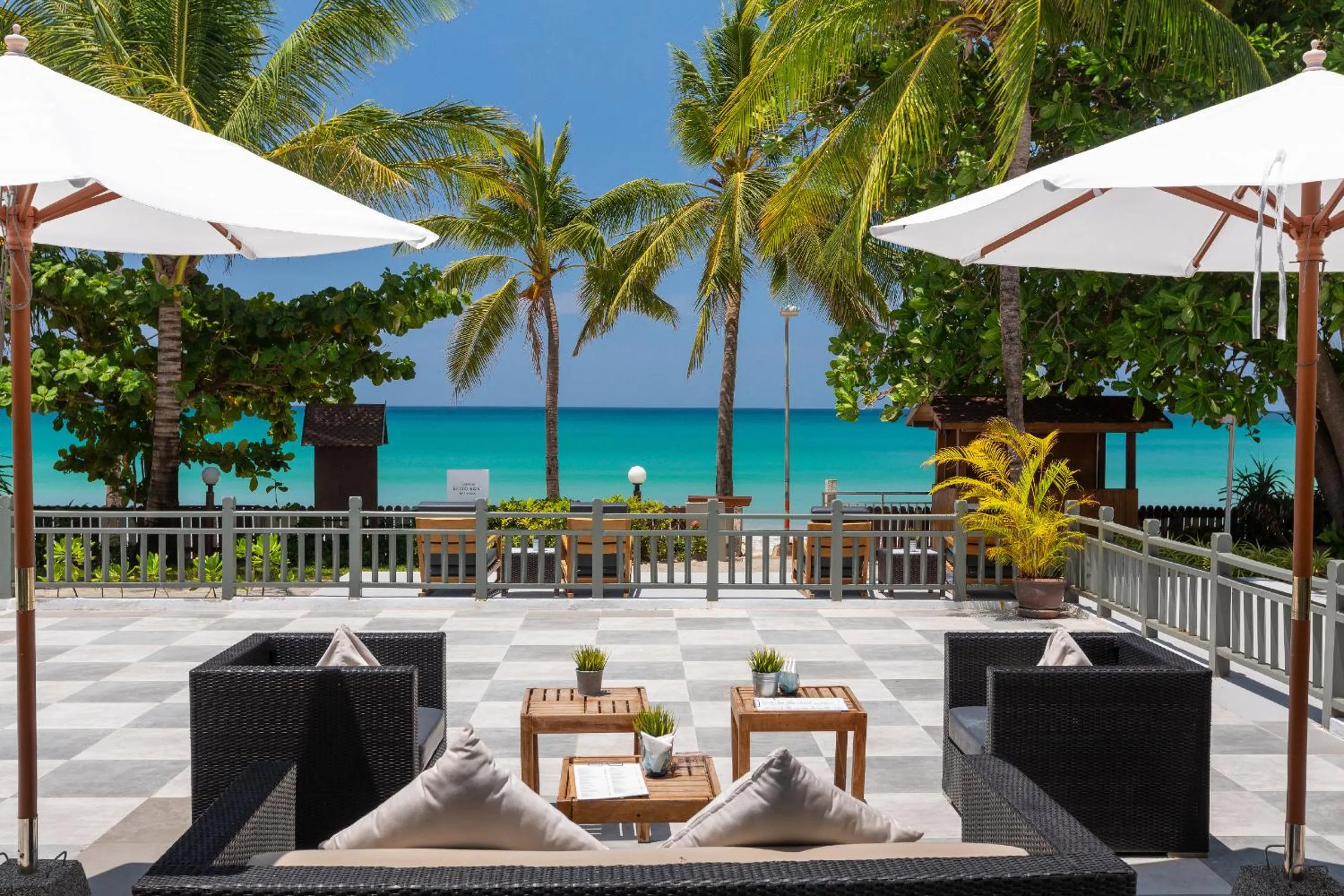 Restaurant/places to eat in Sunprime Kamala Beach