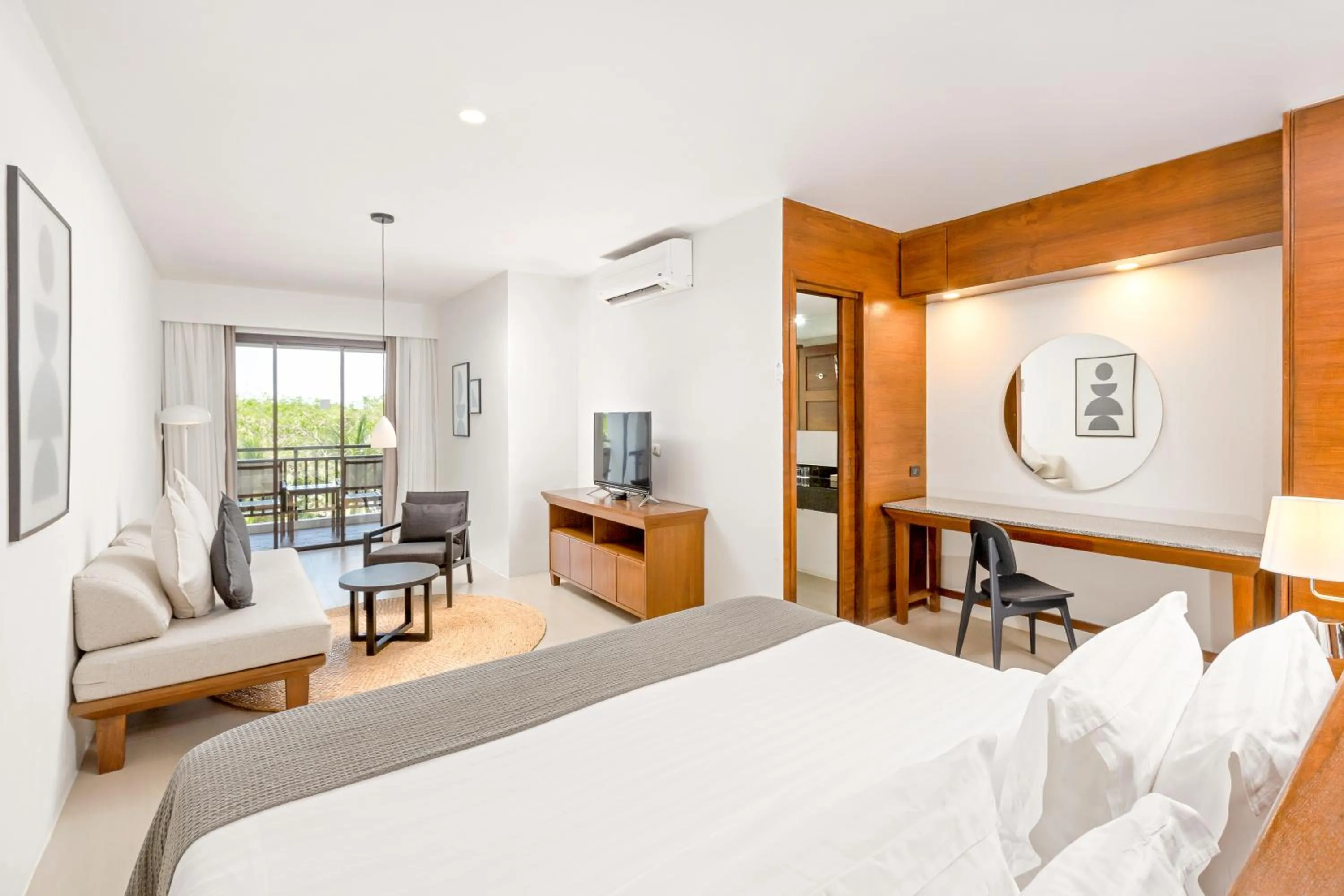 Photo of the whole room, Bed in Sunprime Kamala Beach