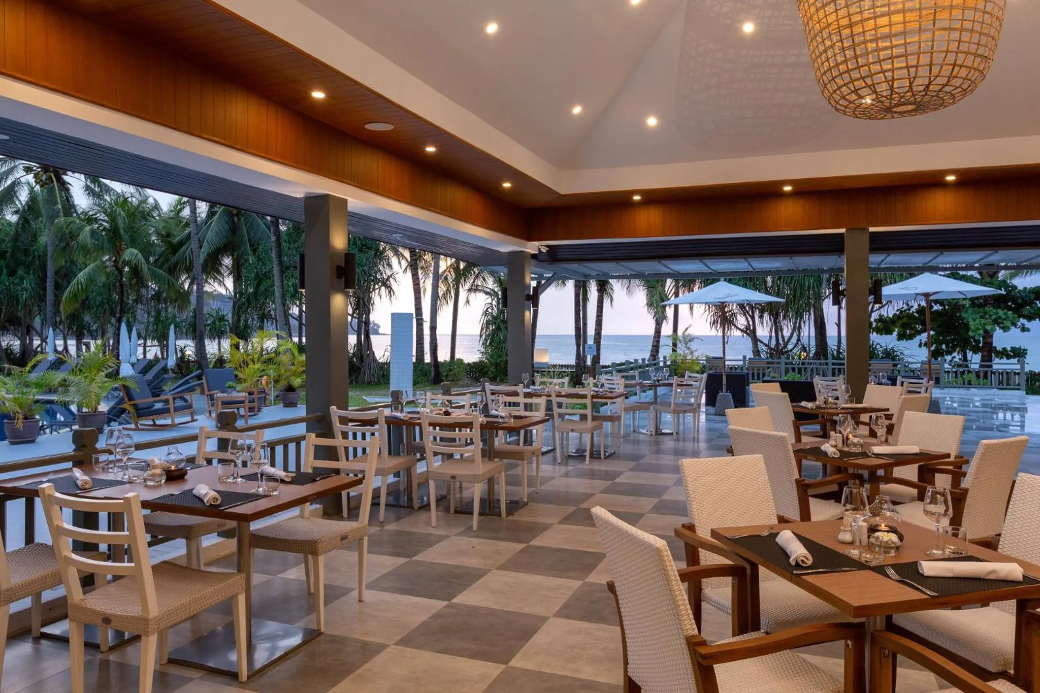 Restaurant/places to eat in Sunprime Kamala Beach