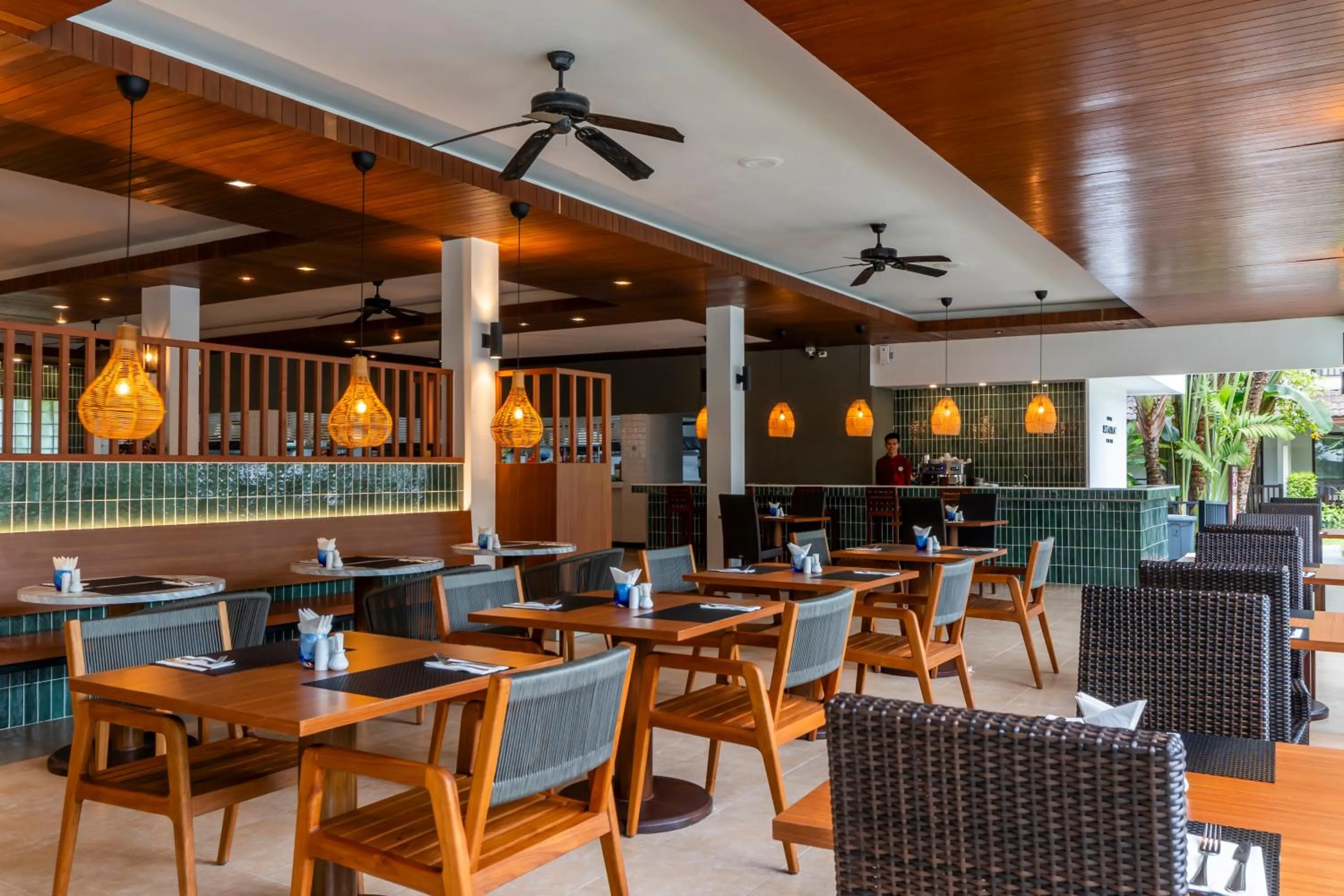 Restaurant/places to eat in Sunprime Kamala Beach