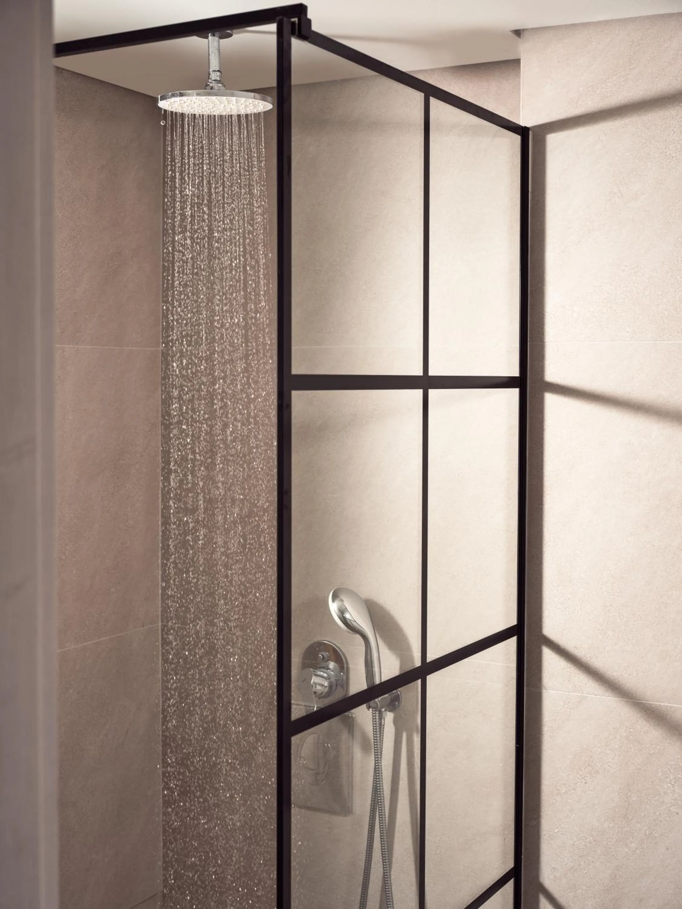 Shower in Cactus Hotel