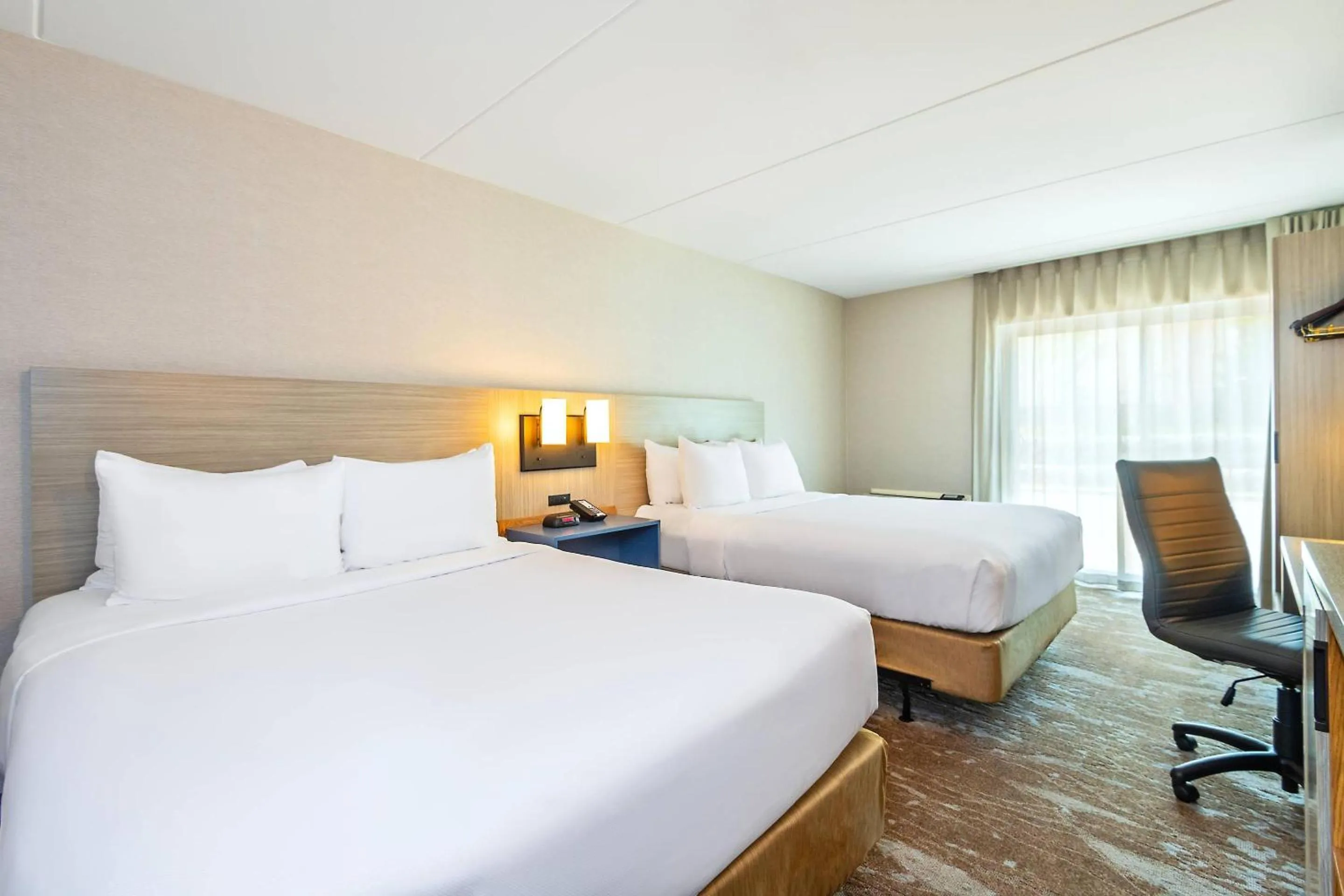 Bedroom, Bed in Comfort Inn Airport East