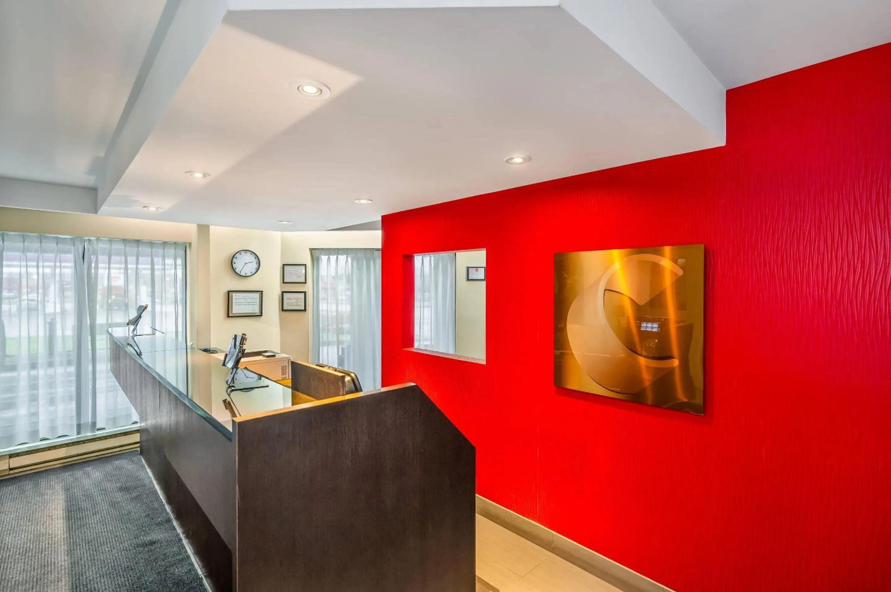 Lobby or reception in Comfort Inn Airport East