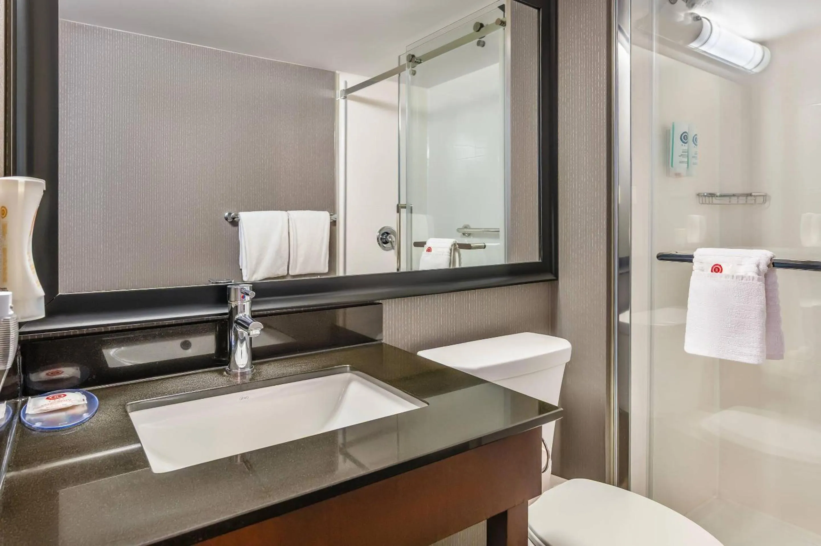 Bedroom in Comfort Inn Airport East