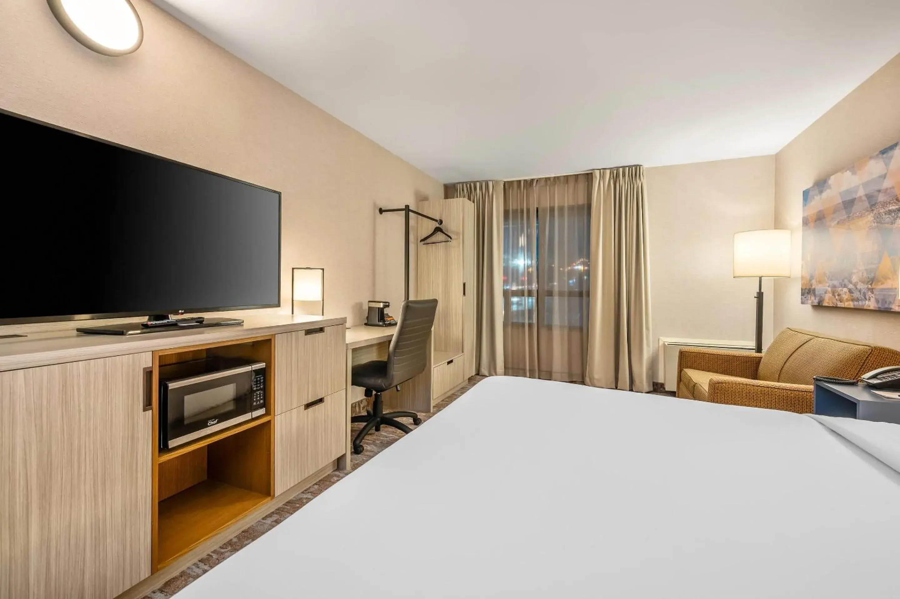 Bedroom, Bed in Comfort Inn Airport East Bedroom, Bed in Comfort Inn Airport East