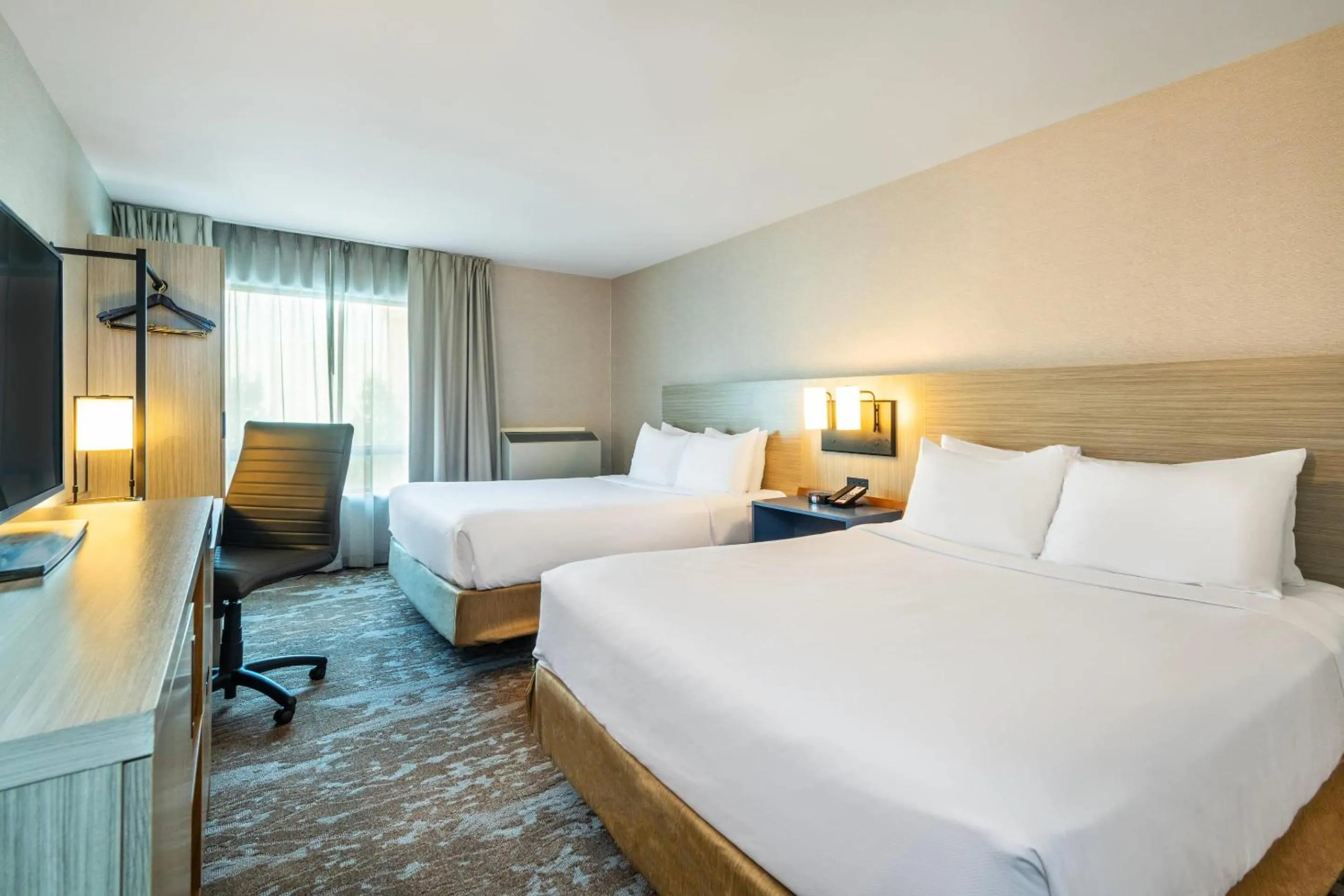 Bedroom, Bed in Comfort Inn Airport East