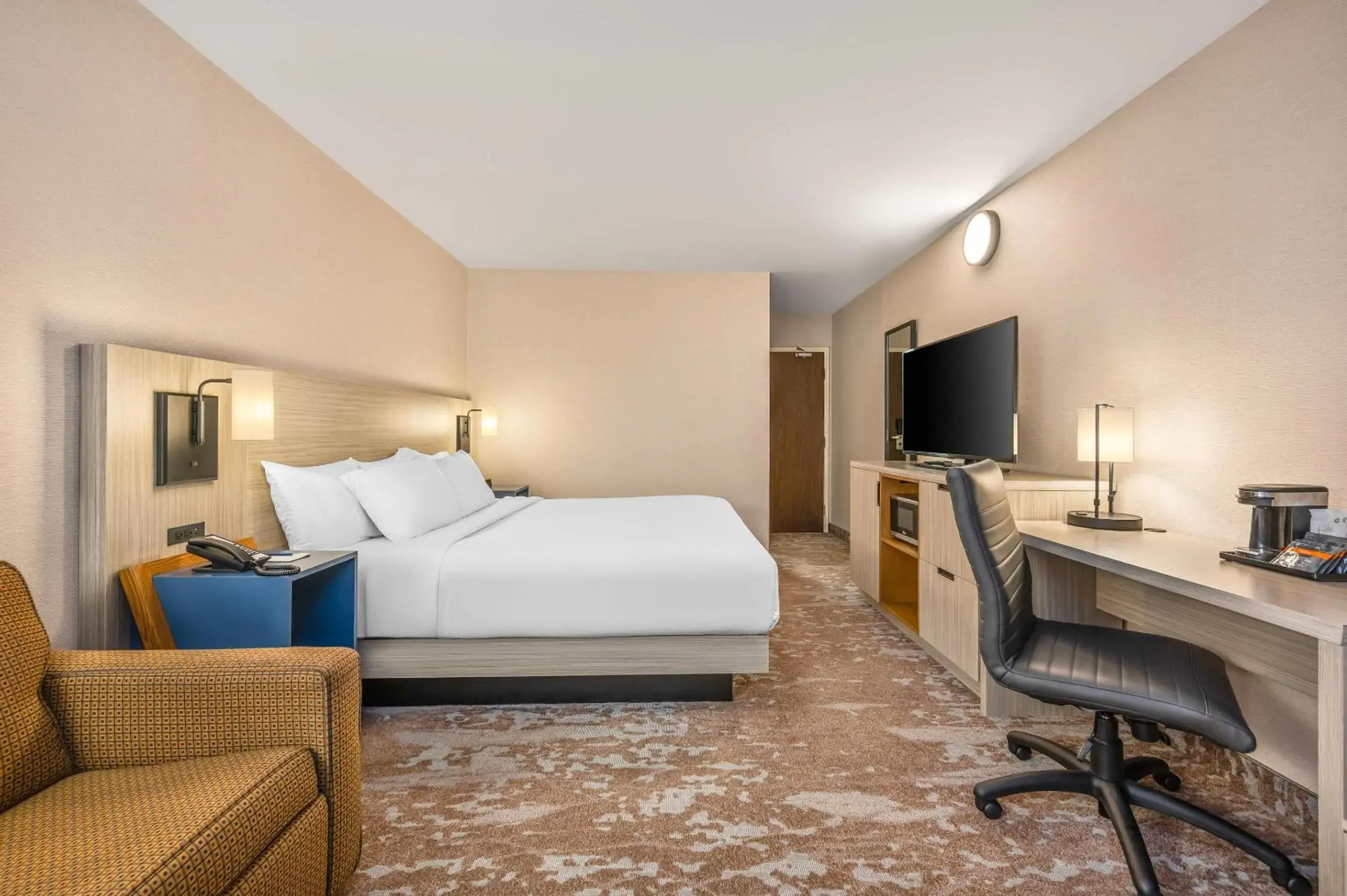 Bedroom, Bed in Comfort Inn Airport East Bedroom, Bed in Comfort Inn Airport East