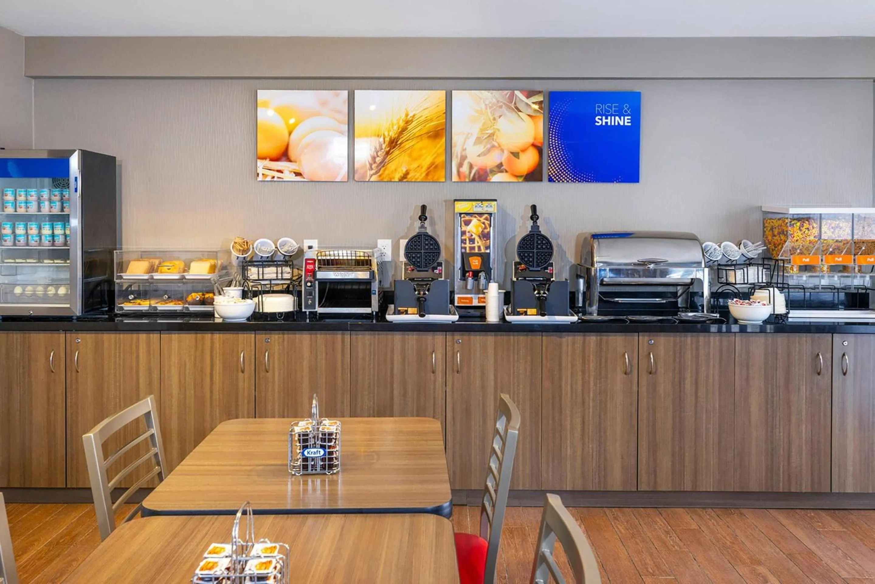 Breakfast in Comfort Inn Airport East