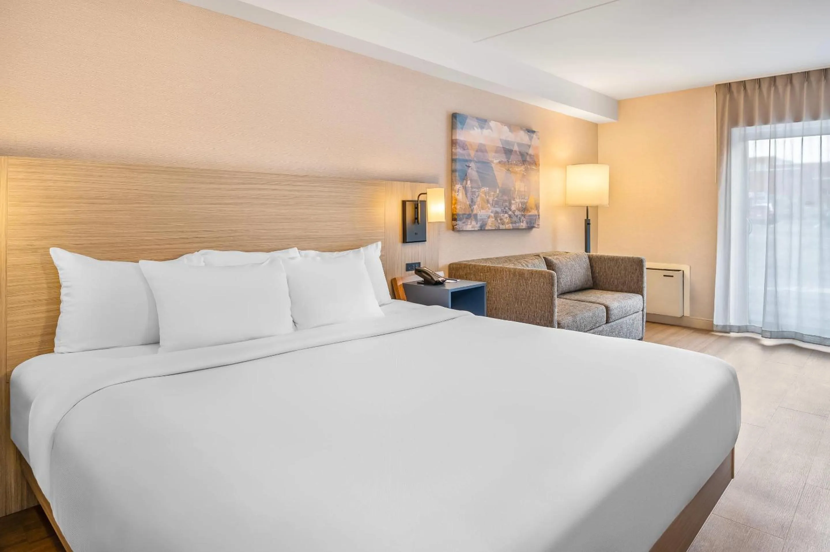 Bedroom, Bed in Comfort Inn Airport East