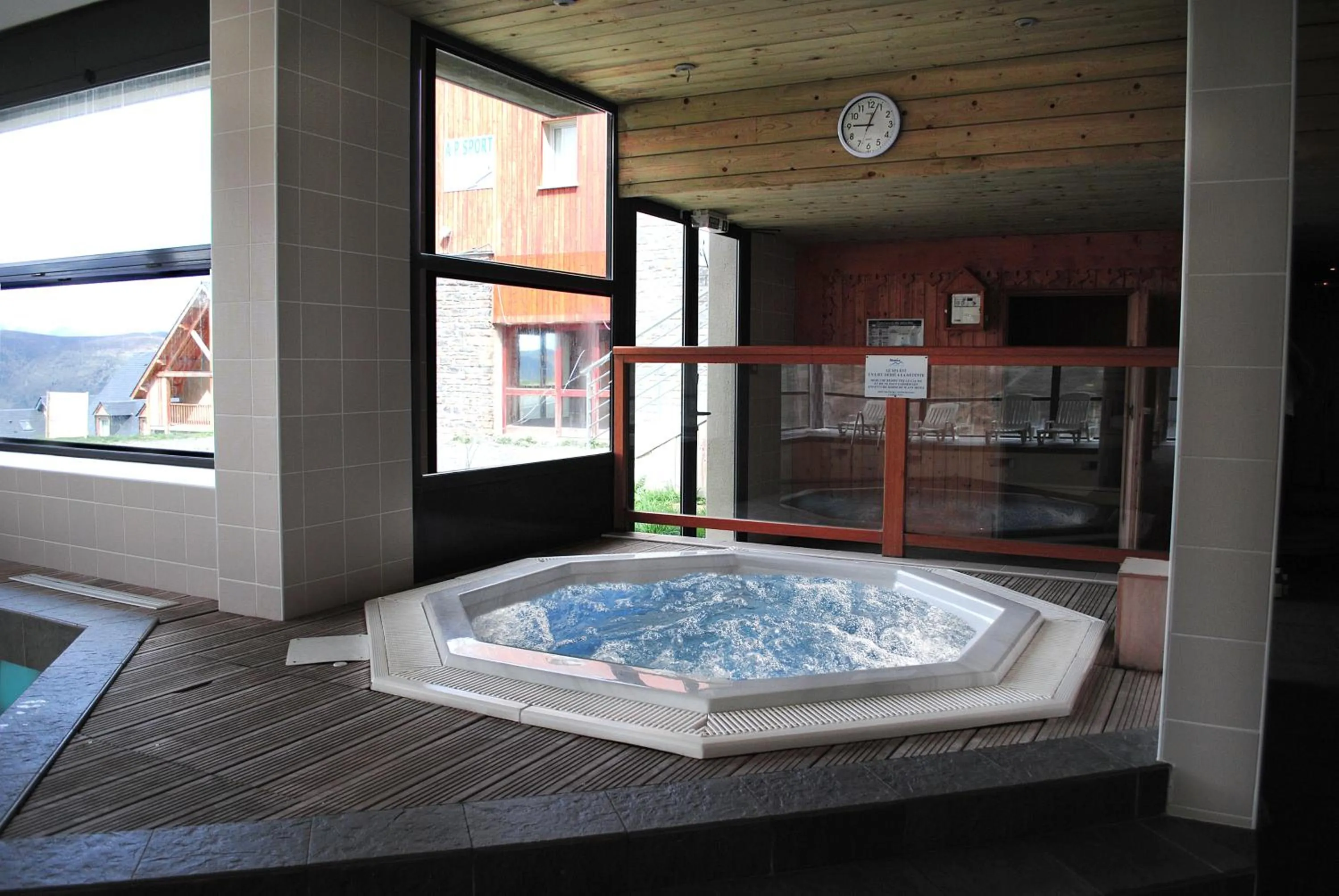 Hot Tub in Résidence Goélia Le Hameau de Balestas