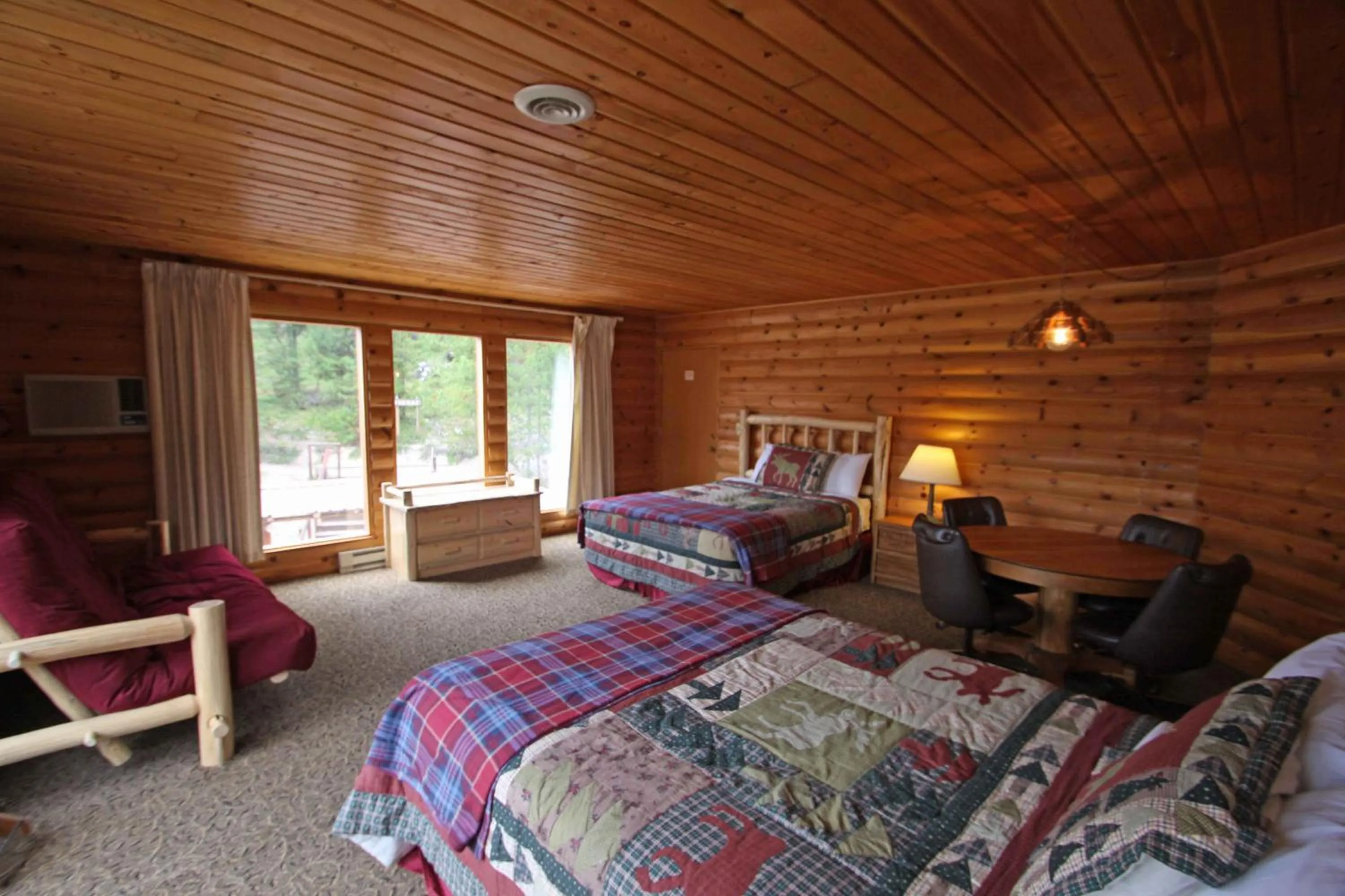 Photo of the whole room, Bed in The Lodge at Lolo Hot Springs