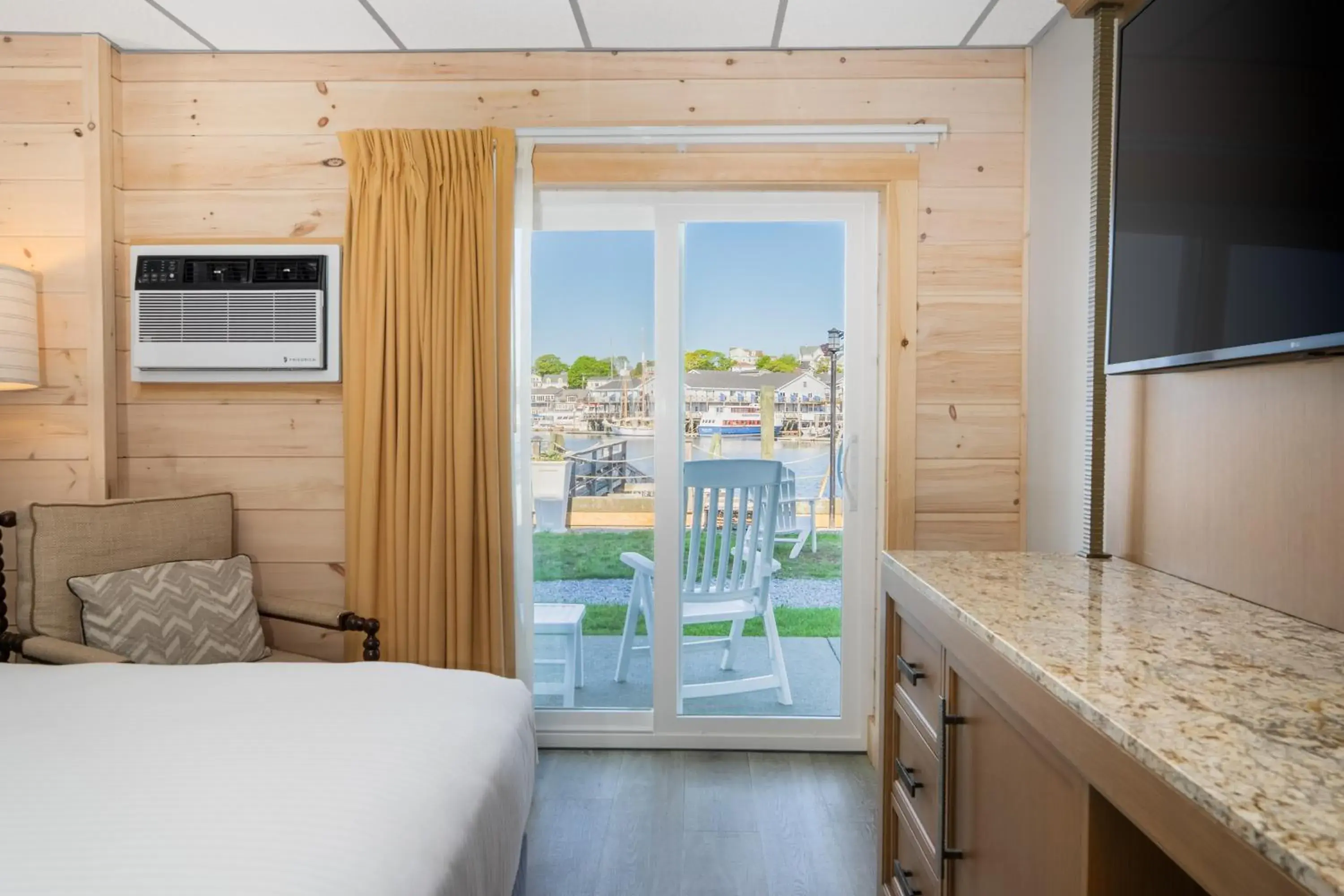 View (from property/room), Bed in Boothbay Harbor Inn View (from property/room), Bed in Boothbay Harbor Inn