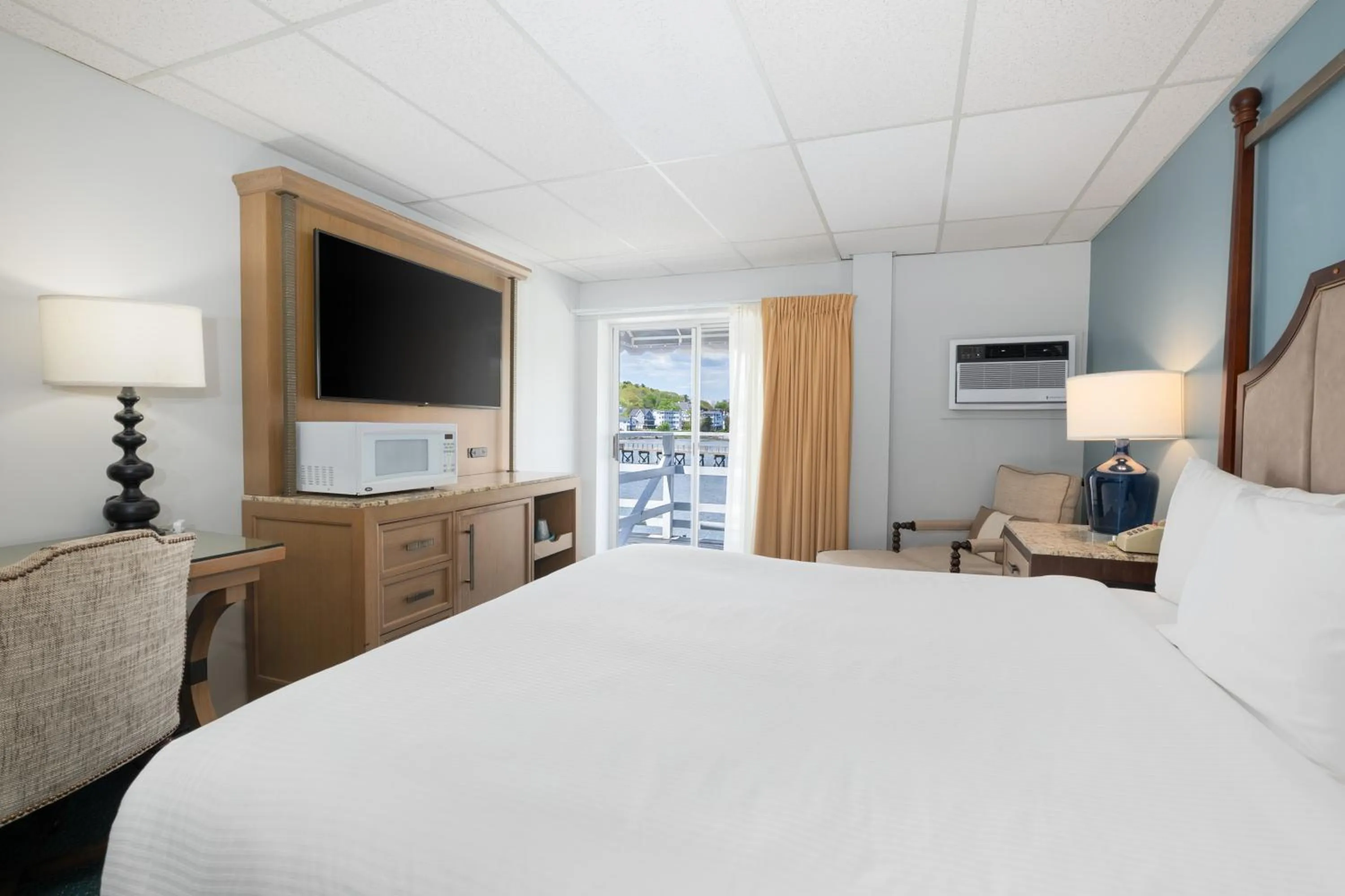 Bed in Boothbay Harbor Inn