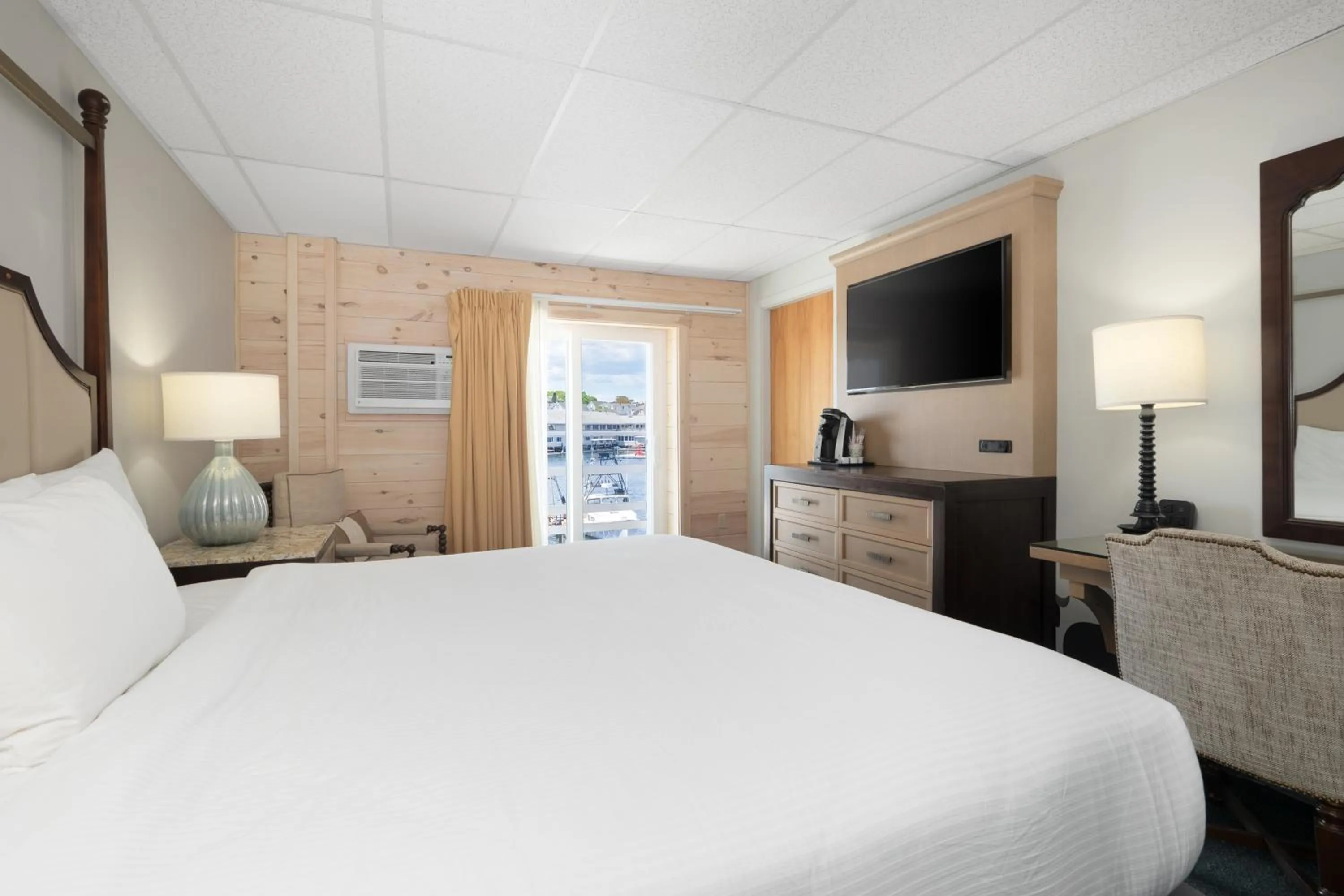 Bedroom, Bed in Boothbay Harbor Inn