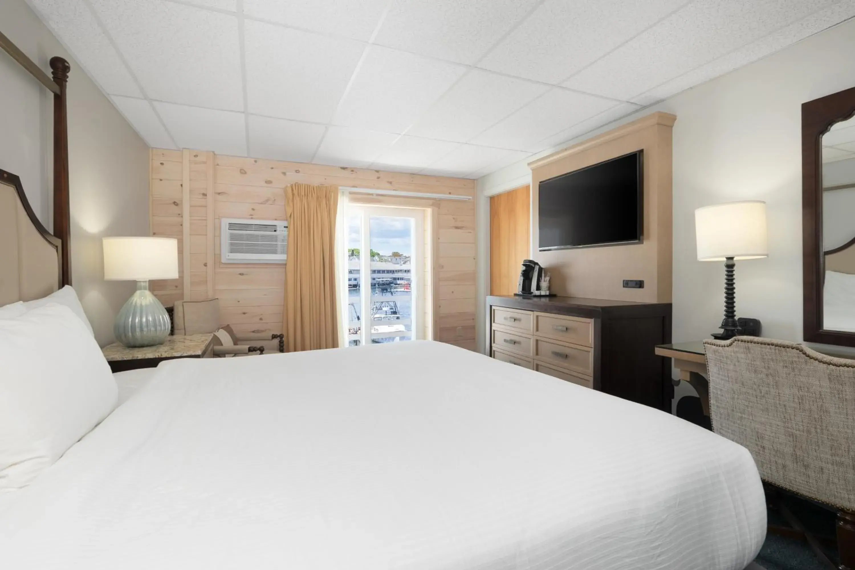 Bedroom, Bed in Boothbay Harbor Inn Bedroom, Bed in Boothbay Harbor Inn