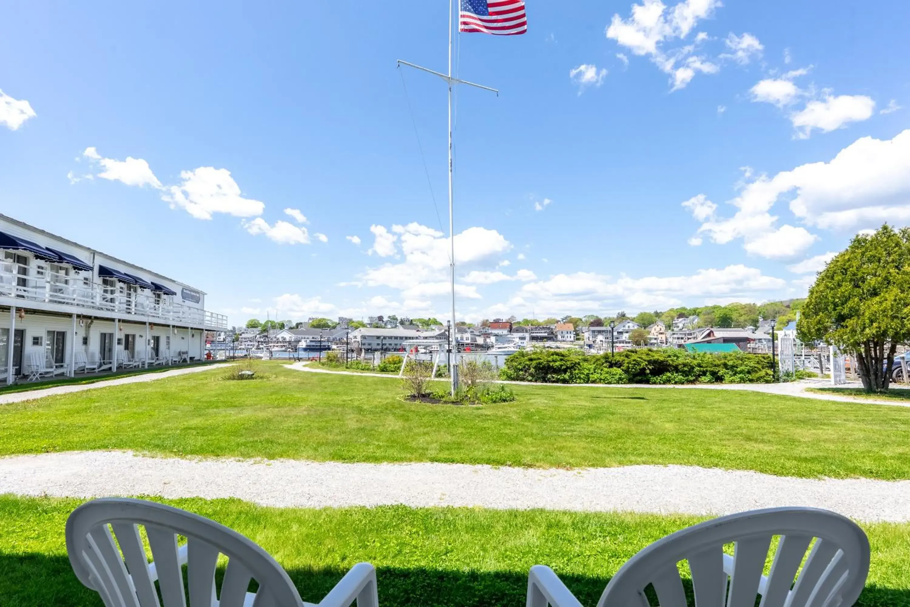Property building in Boothbay Harbor Inn Property building in Boothbay Harbor Inn