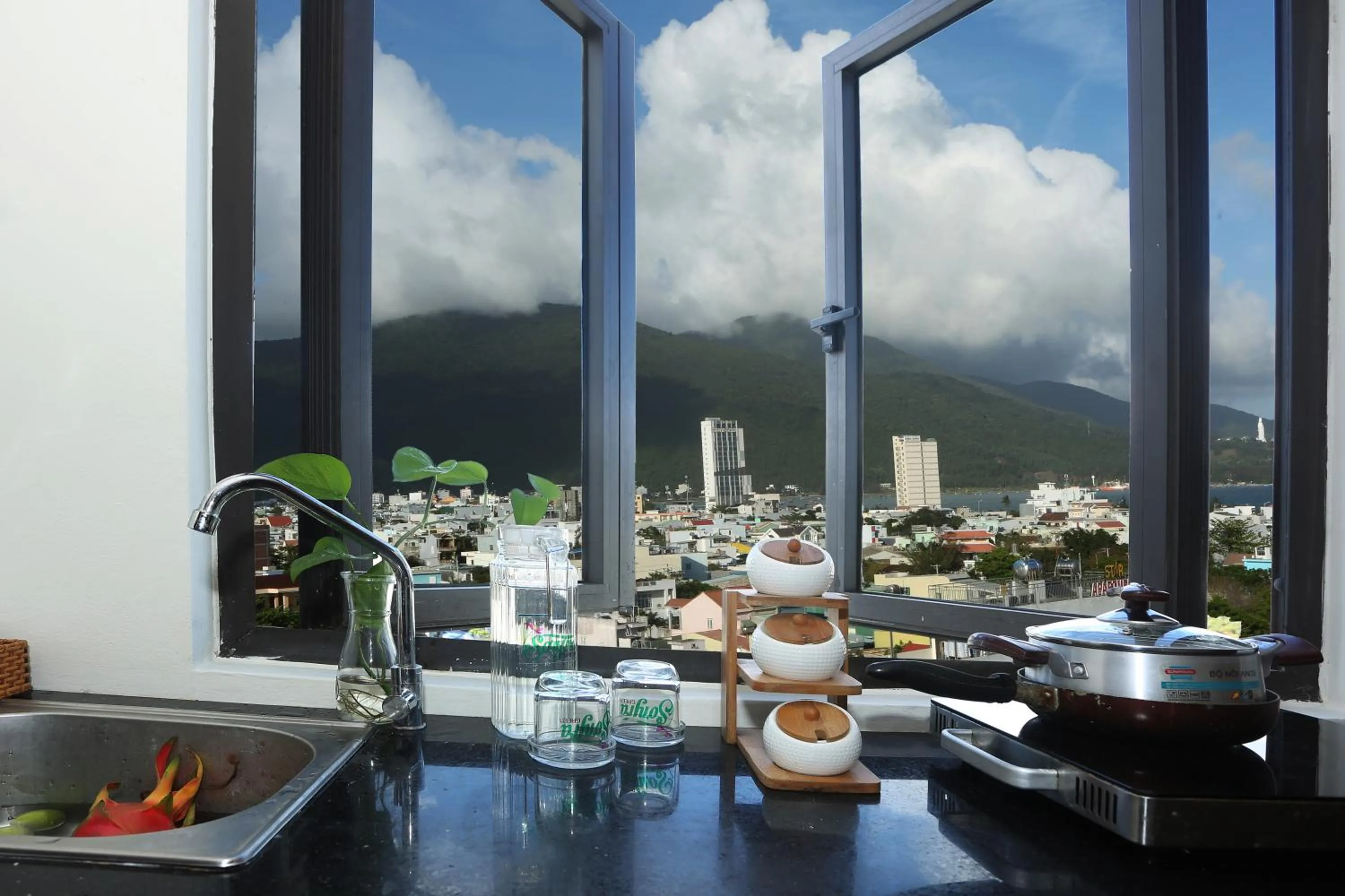 Mountain view in Son Tra Green Hotel & Apartment