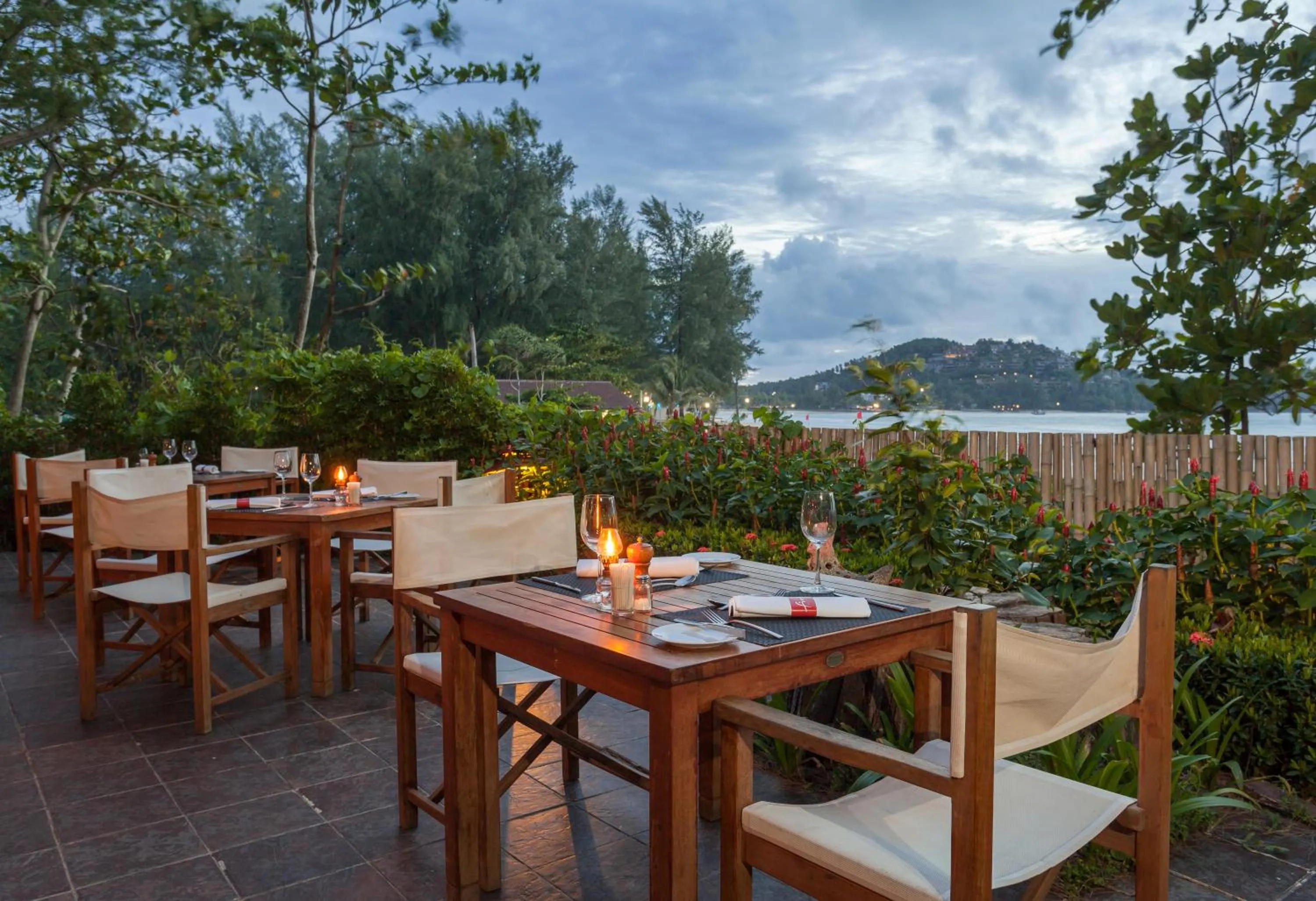 Restaurant/places to eat in Sunwing Bangtao Beach