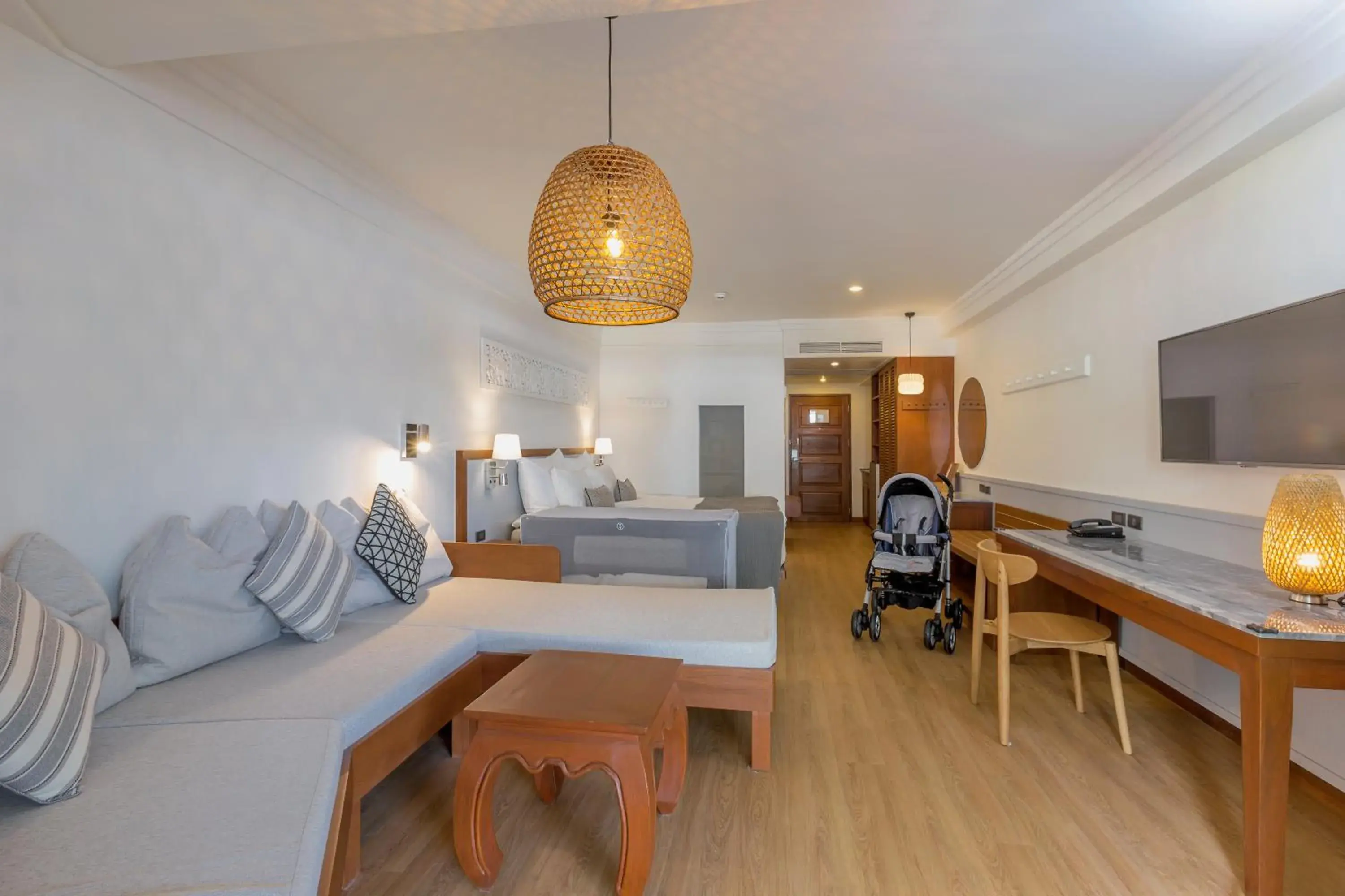 Happy Baby Studio in Sunwing Bangtao Beach Happy Baby Studio in Sunwing Bangtao Beach