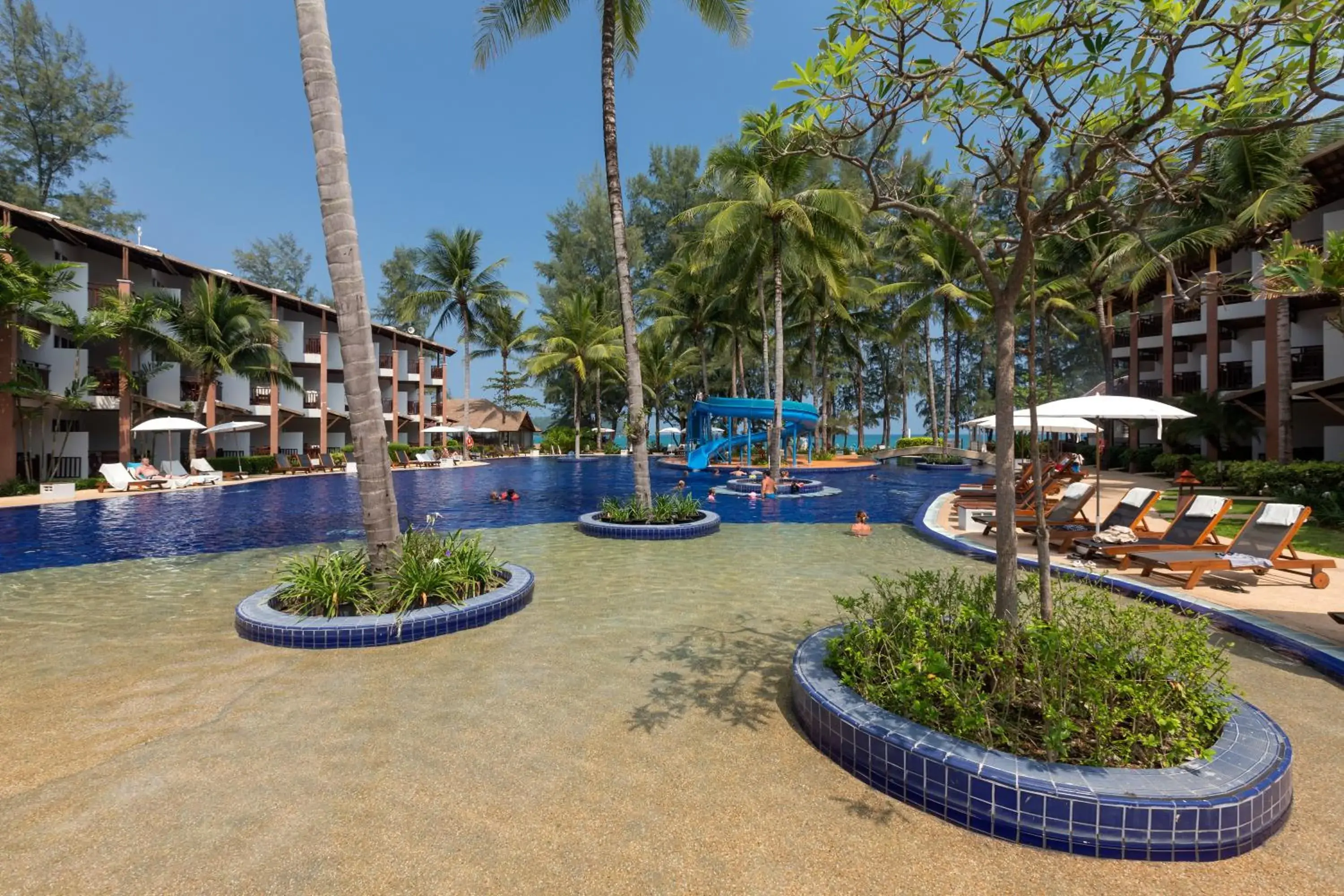 Swimming pool in Sunwing Bangtao Beach Swimming pool in Sunwing Bangtao Beach