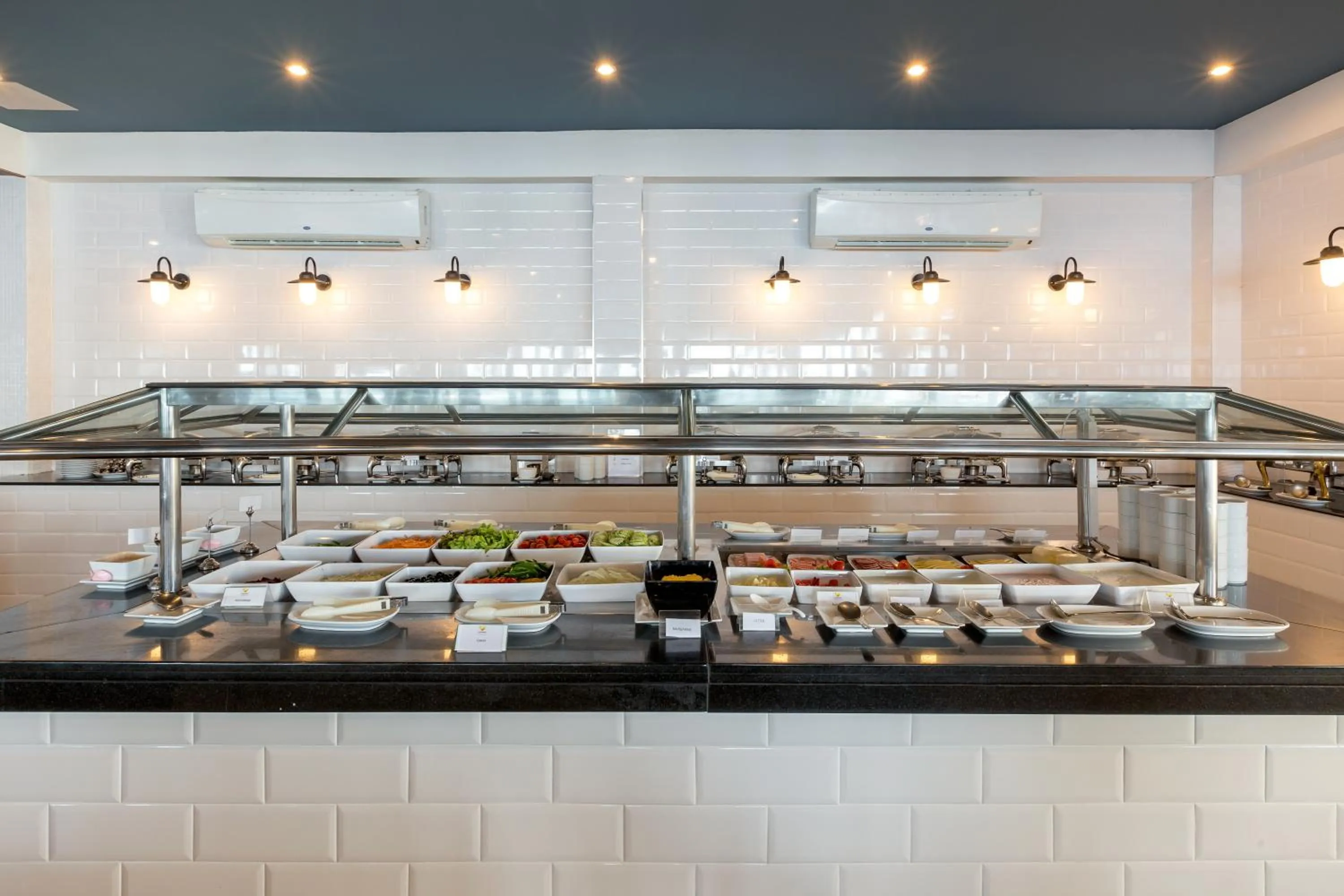 Buffet breakfast in Sunwing Bangtao Beach