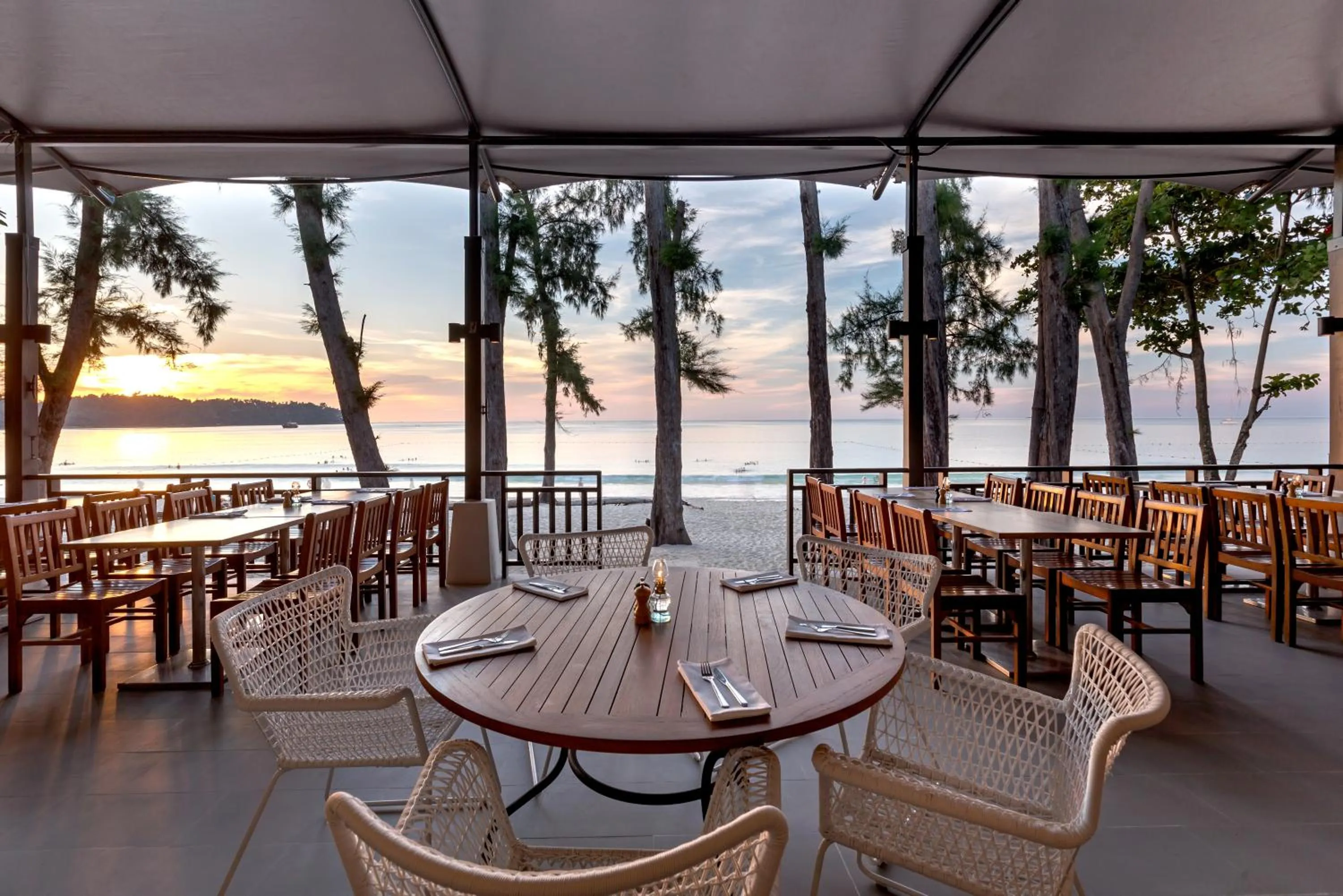 Restaurant/places to eat in Sunwing Bangtao Beach