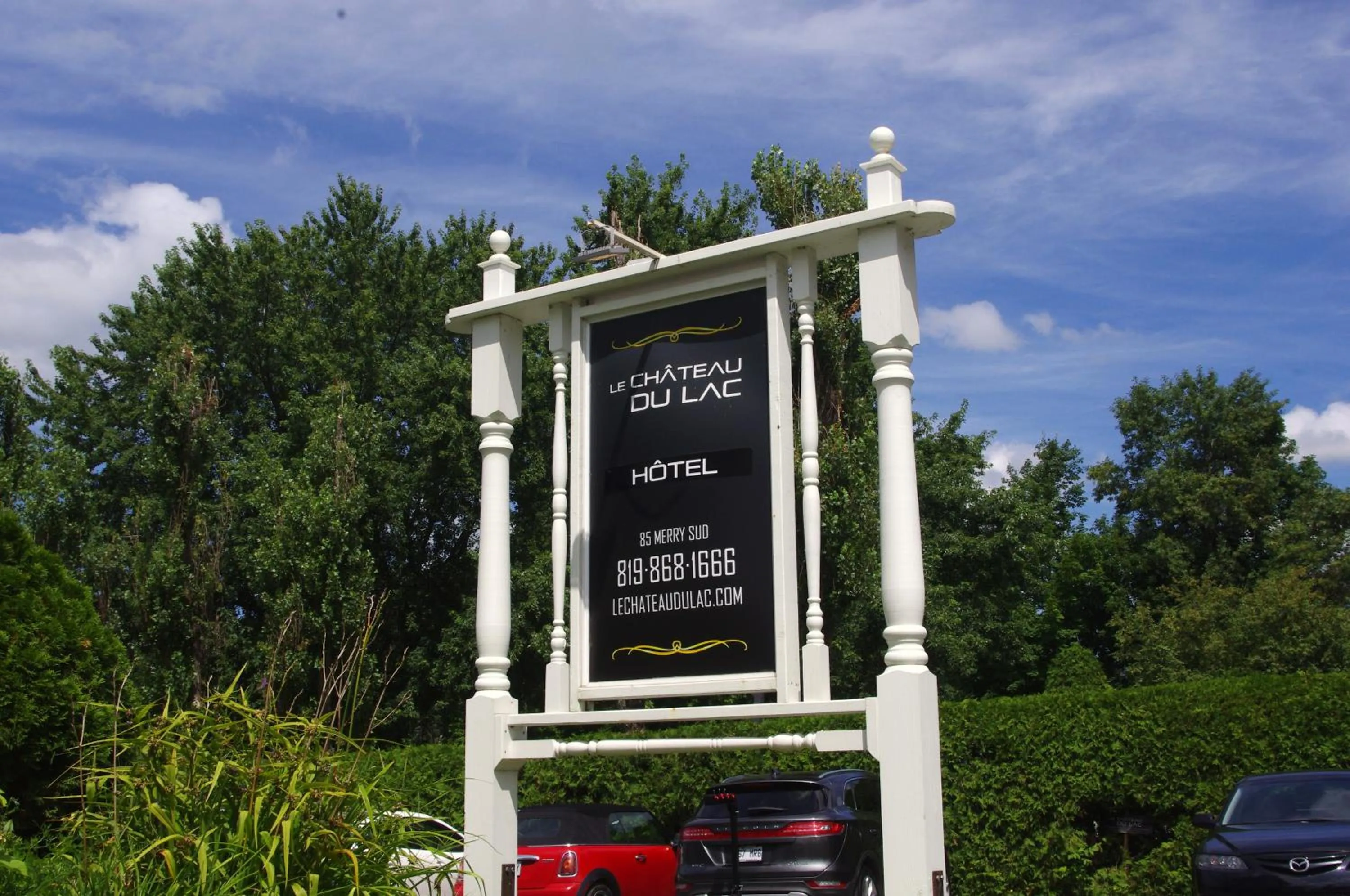 Property logo or sign in Le Chateau du Lac