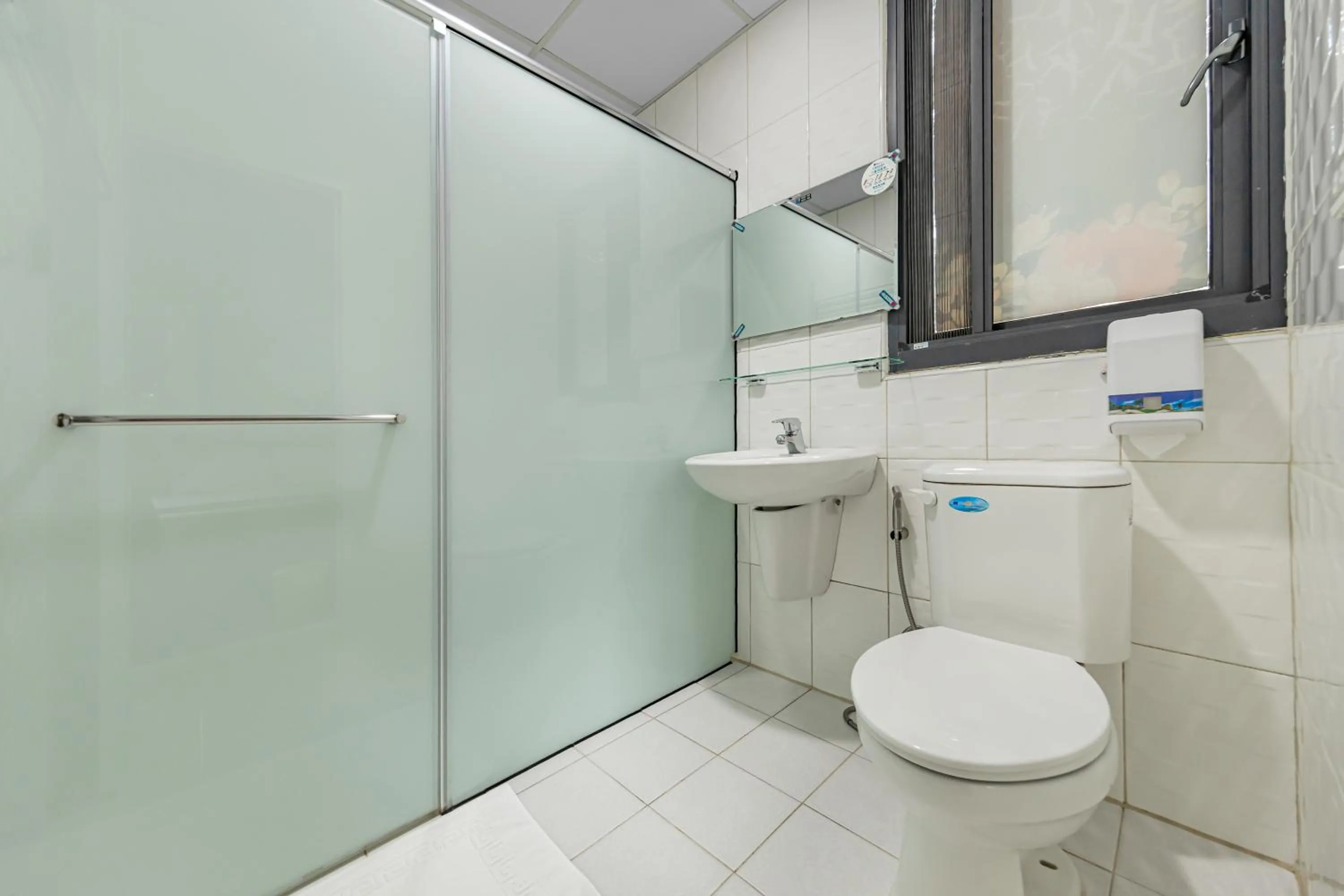 Shower in Sun Moon Lake Jinlongshan BnB