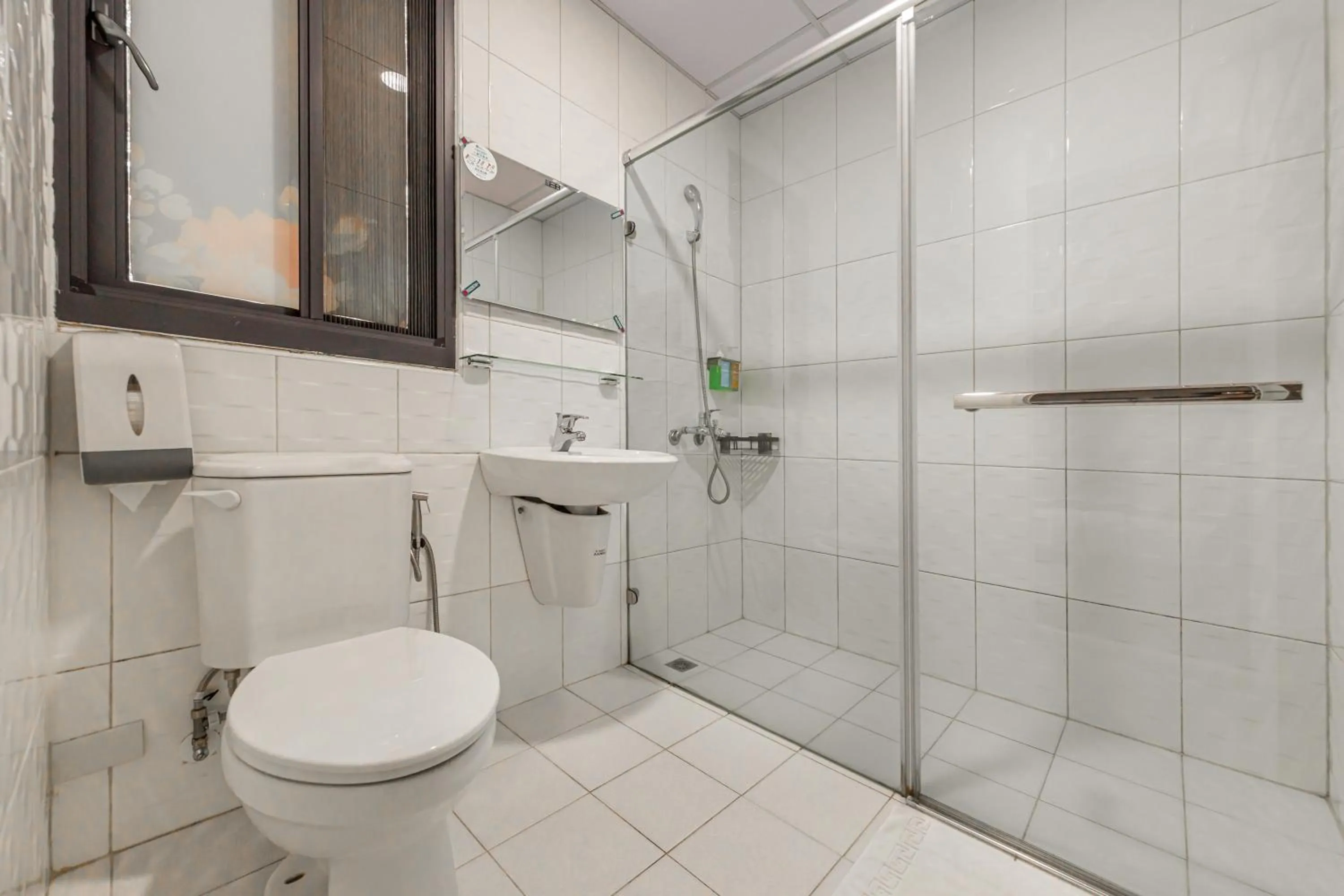 Shower in Sun Moon Lake Jinlongshan BnB