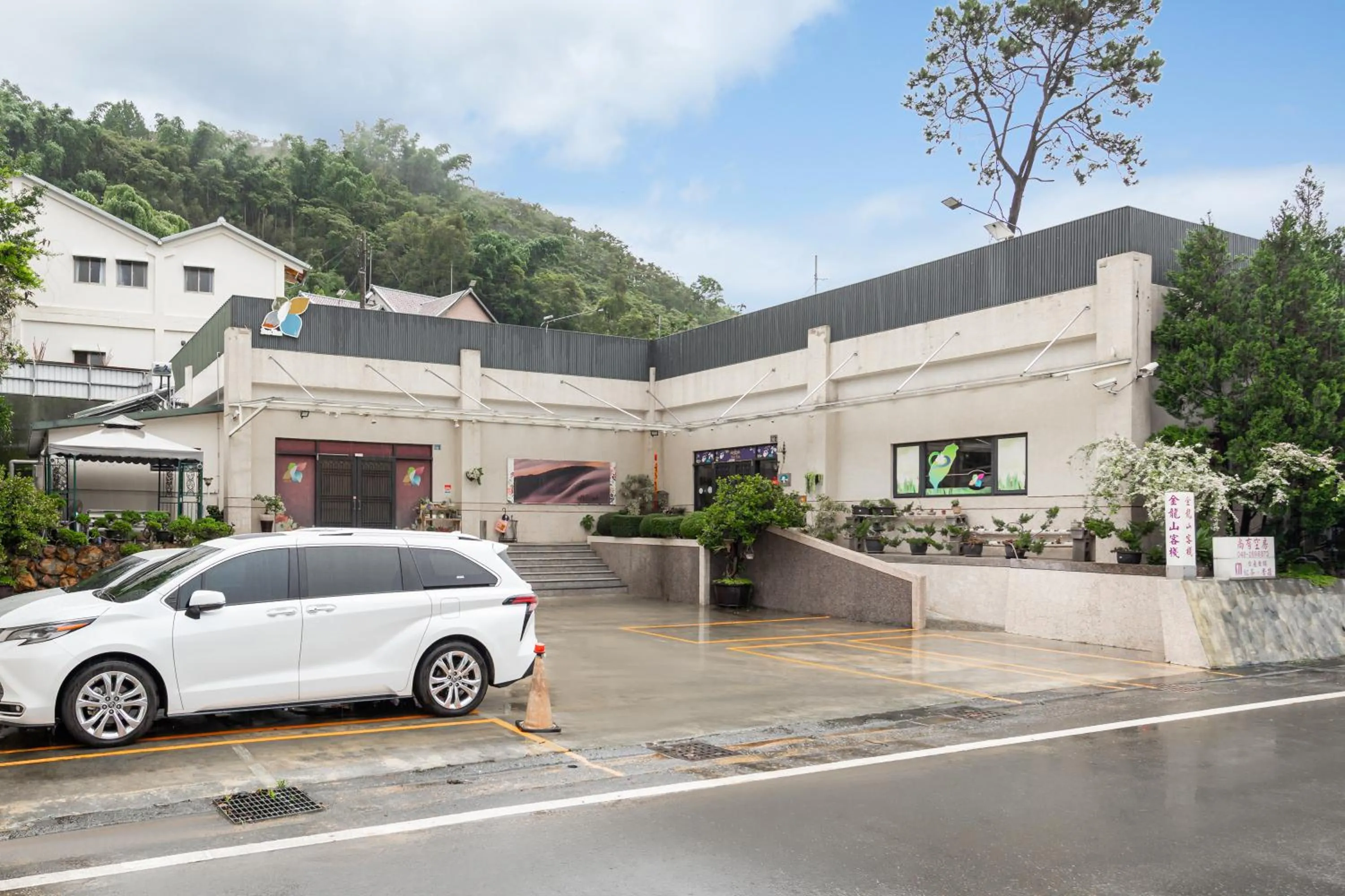 Property building in Sun Moon Lake Jinlongshan BnB