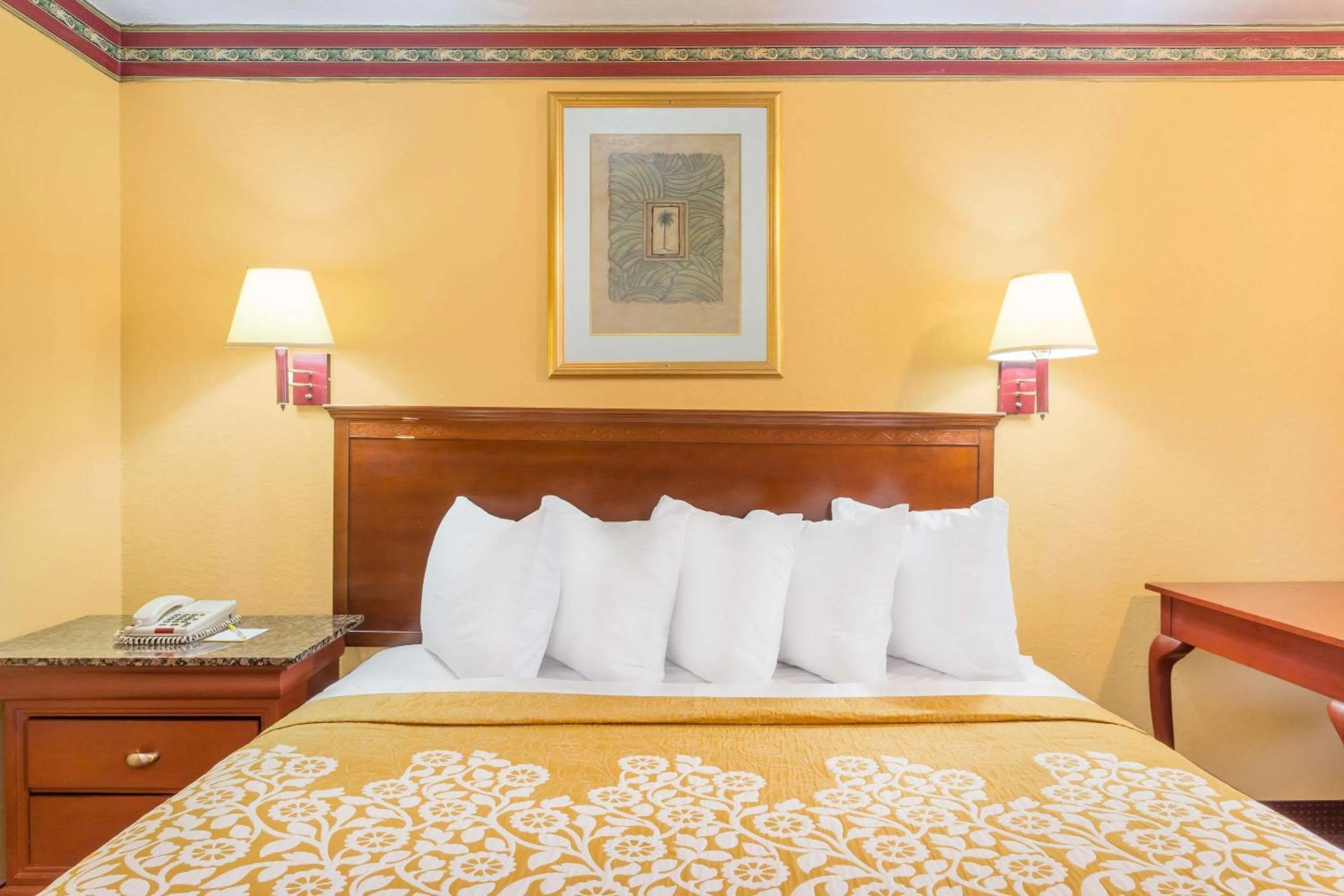 Bedroom, Bed in Quality Inn Orlando-Near Universal Blvd