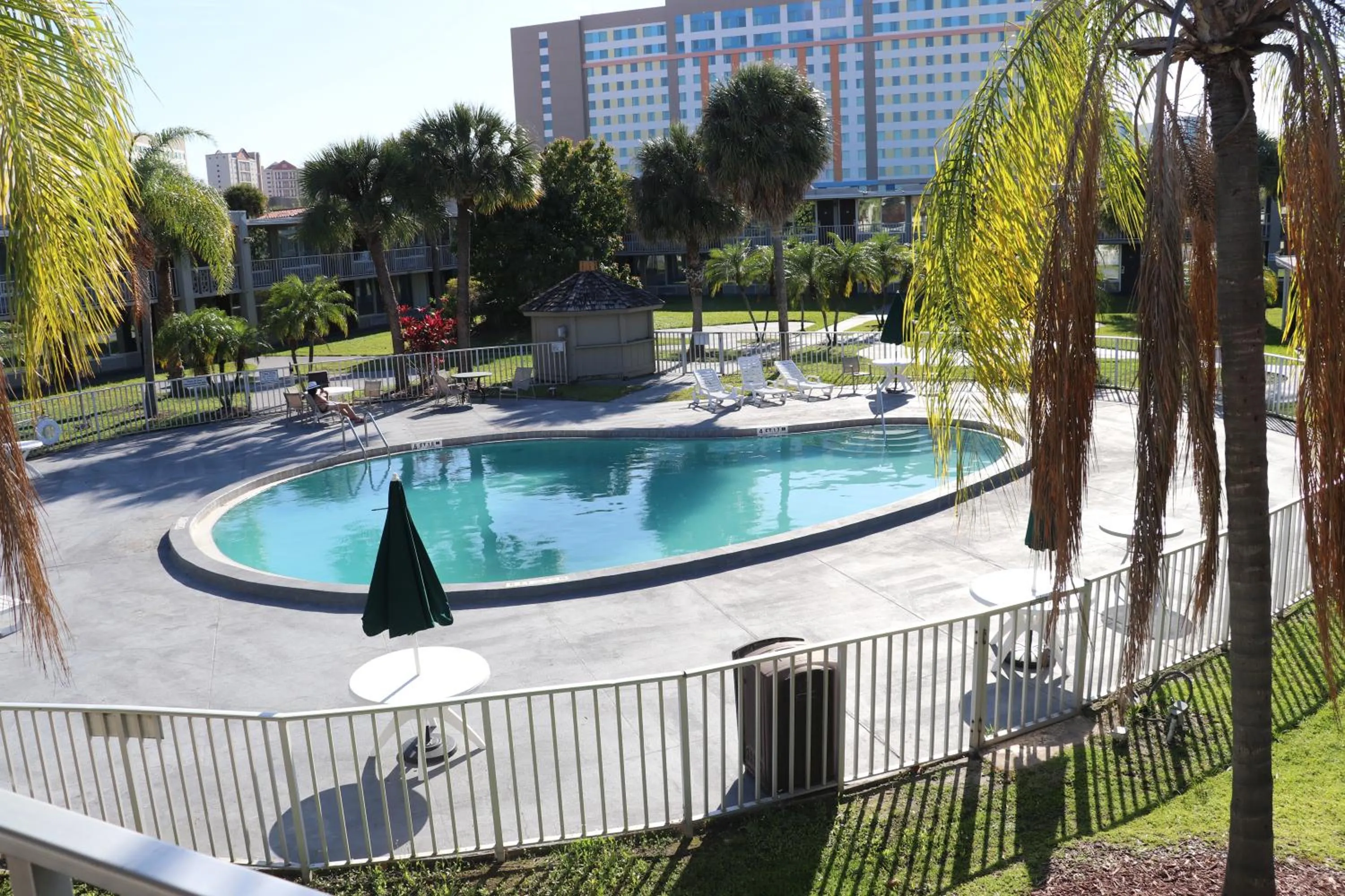 Swimming pool in Quality Inn Orlando-Near Universal Blvd