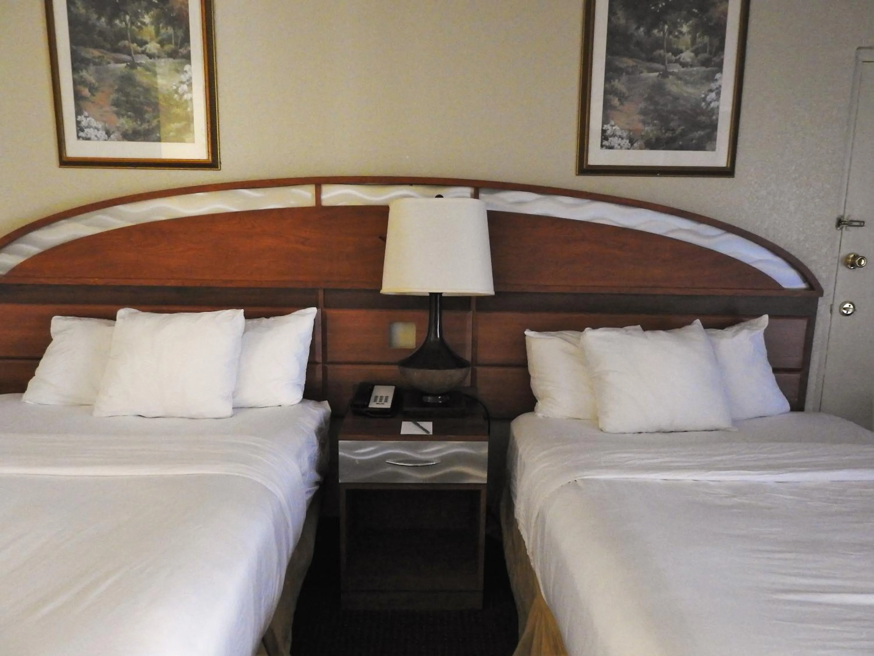 Bed in Quality Inn Orlando-Near Universal Blvd